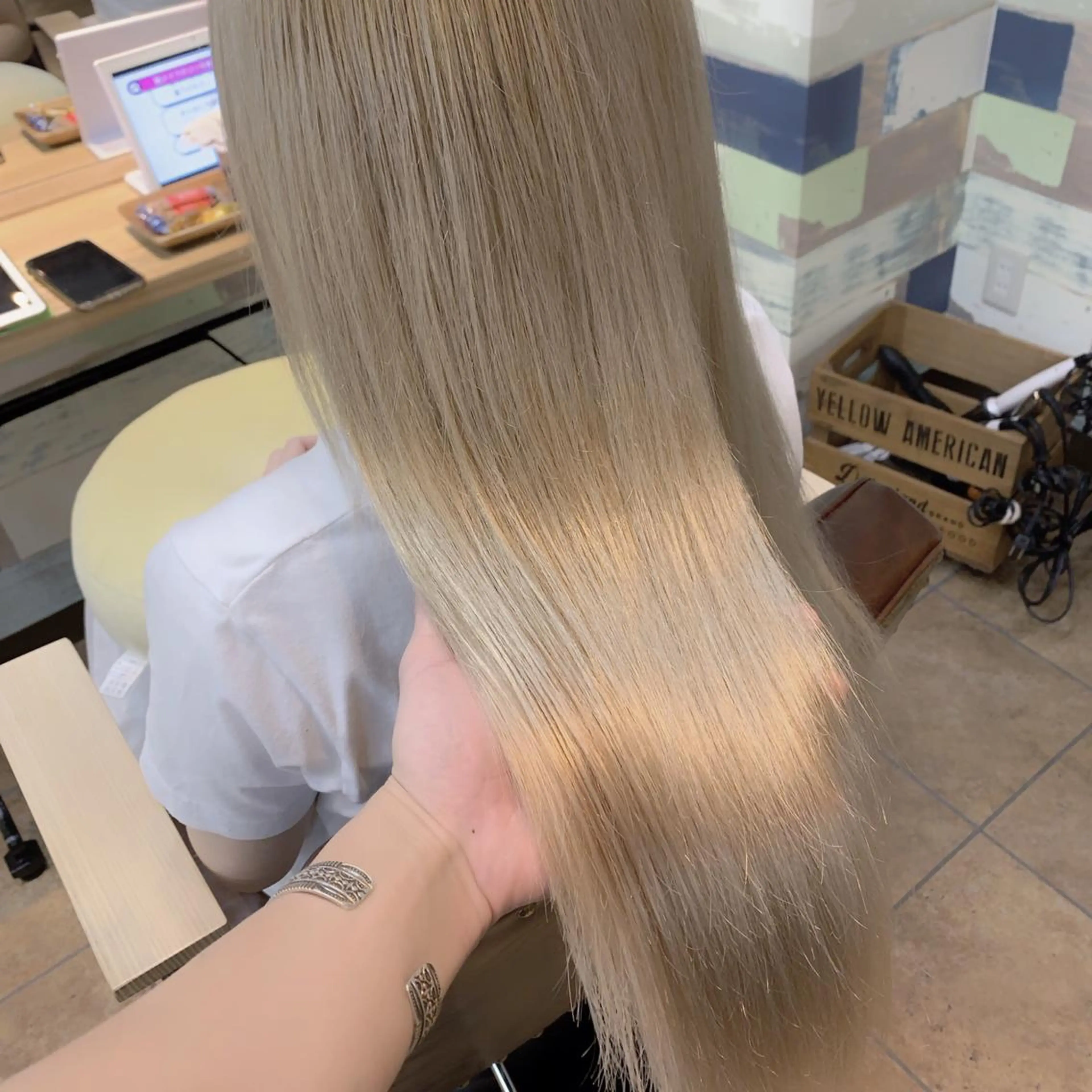 ロング カラー ベージュカラー ブリーチ ホワイトベージュ ブリーチなし Wカラー🩷星野翔太のヘアスタイル