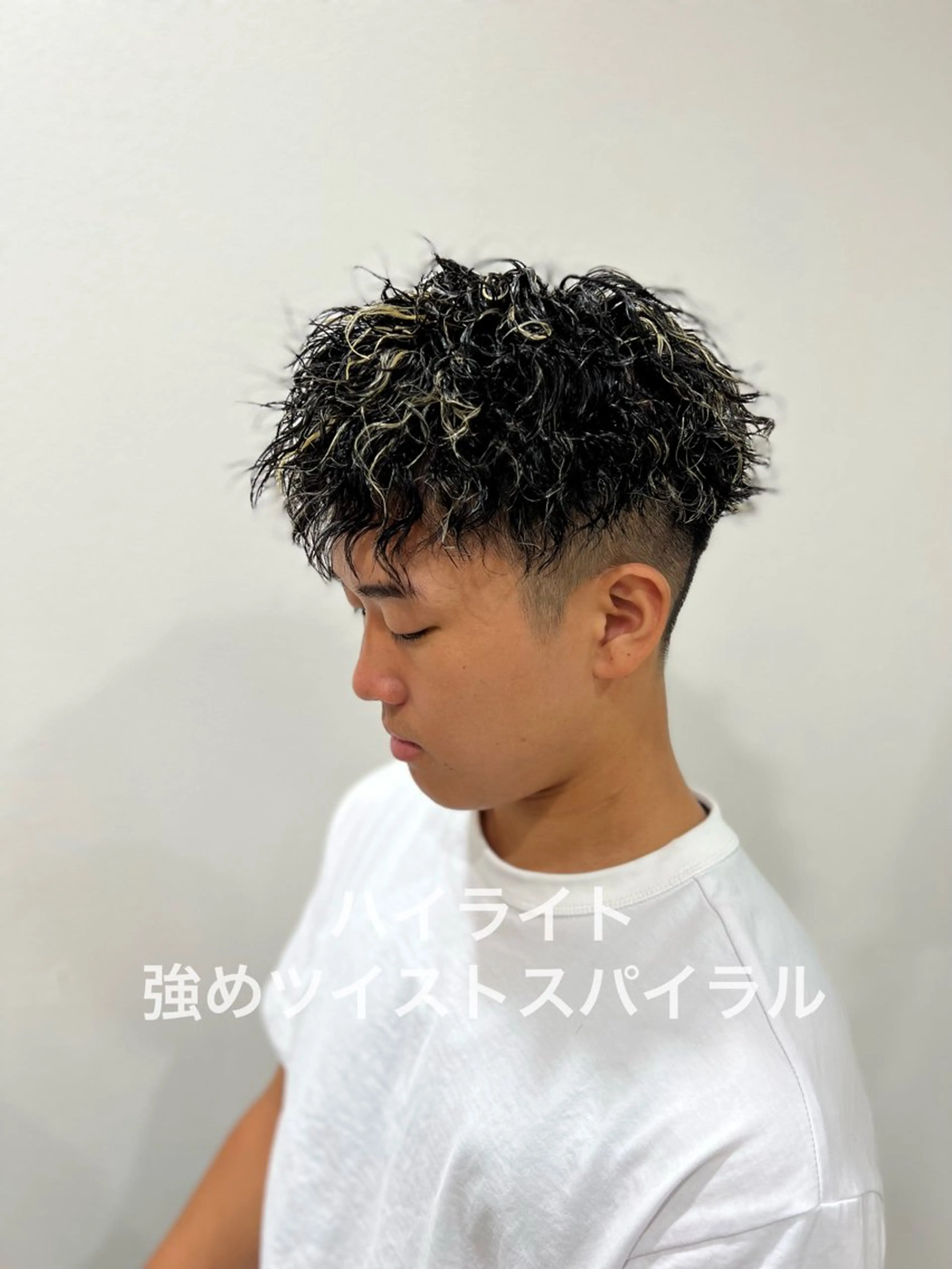 カラー パーマ メンズ メンズハイライト メンズパーマ ハイライトカラー 心斎橋バレイヤージュ 小林勝貴のヘアスタイル