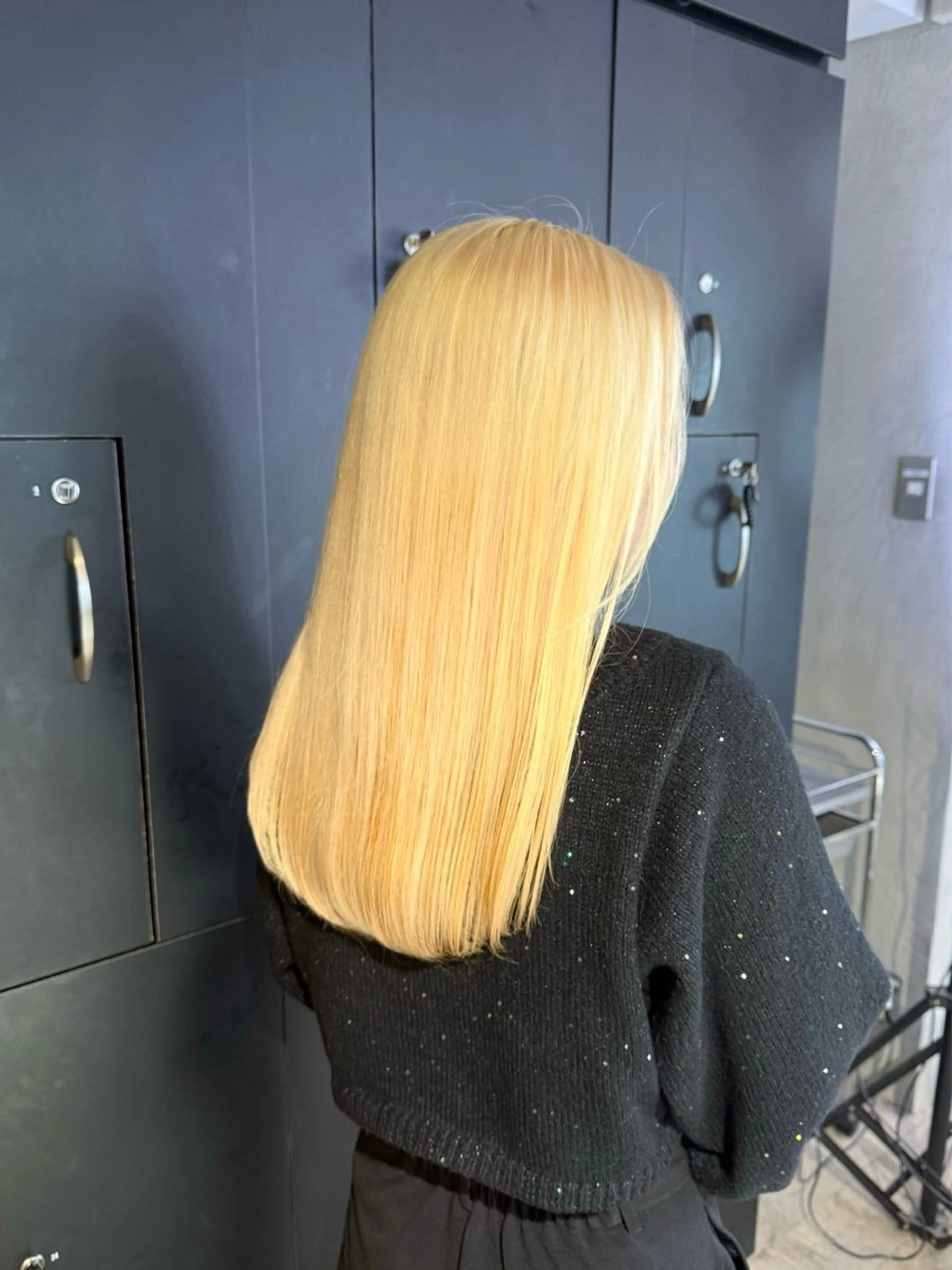 ロング カラー ヘアカラー 🩵艶ハイトーン ブリーチ🩵ユウゴのヘアスタイル