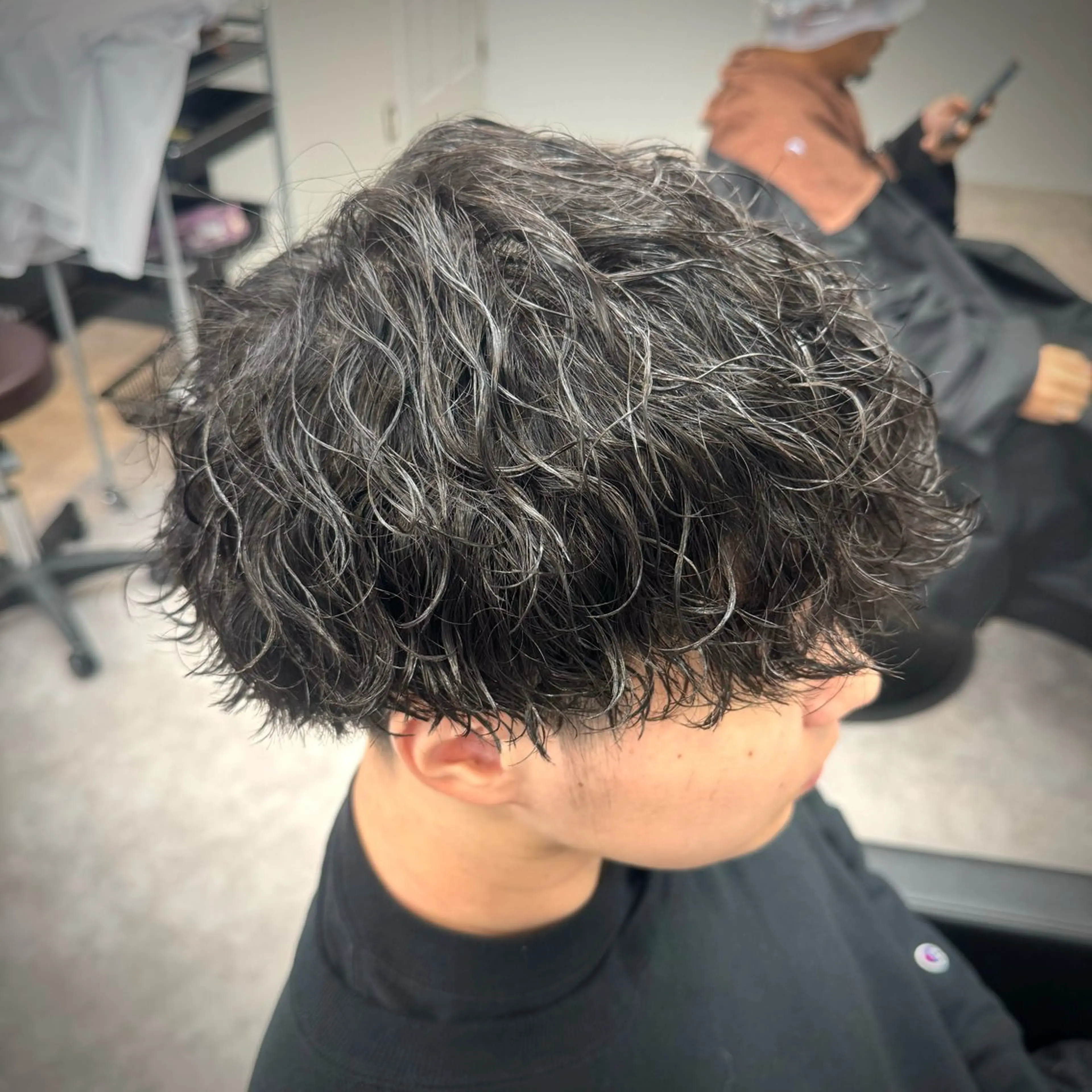 ショート パーマ メンズ マッシュ 波巻きパーマ カット パーマ men's hair salon First藤沢店所属・ツイスパ/波巻き/ サーフ/嶋田就斗のヘアスタイル
