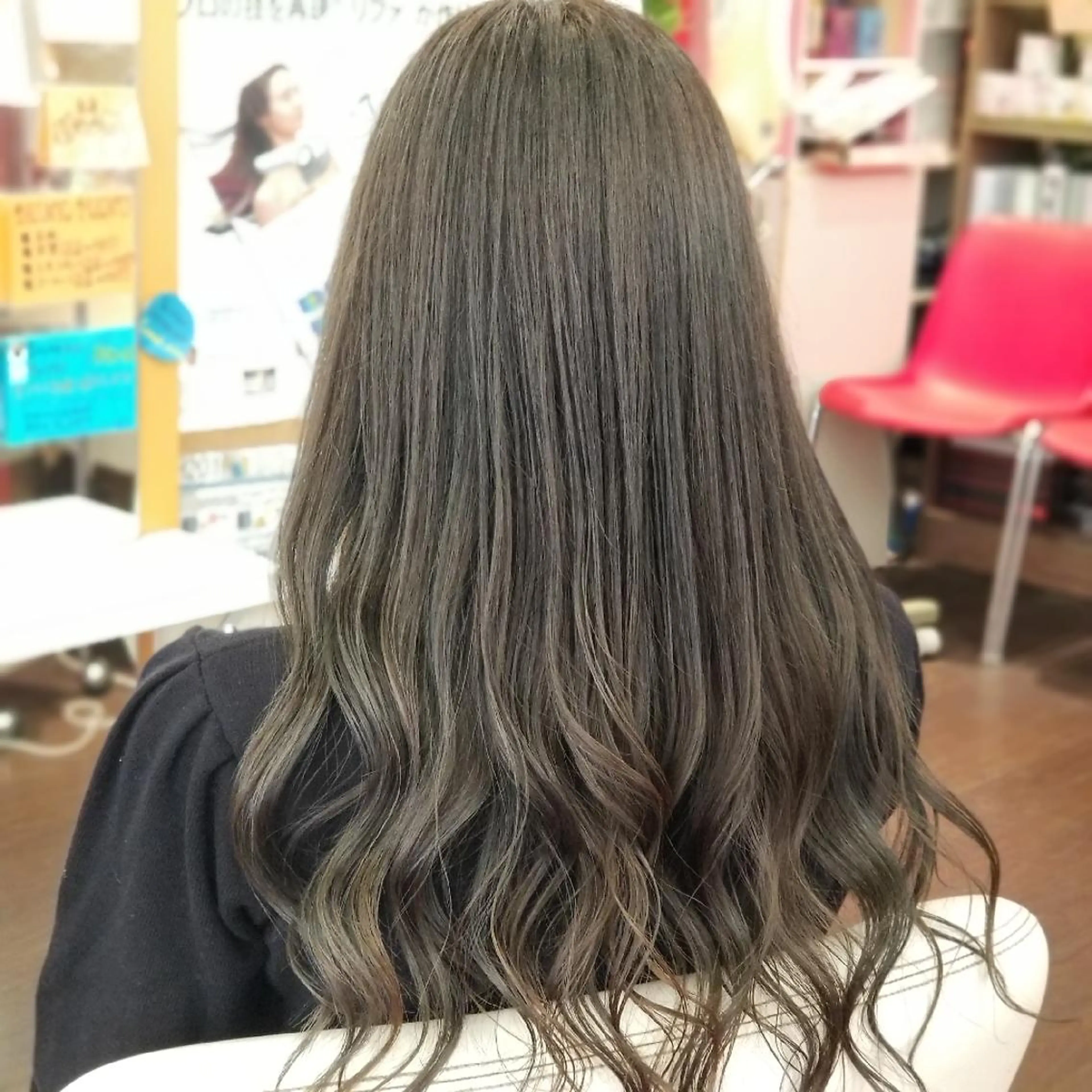 セミロング カラー ベージュカラー ブリーチ オリーブベージュ ヘアカラー 植田 修平/エクステ /髪質改善カラーのヘアスタイル