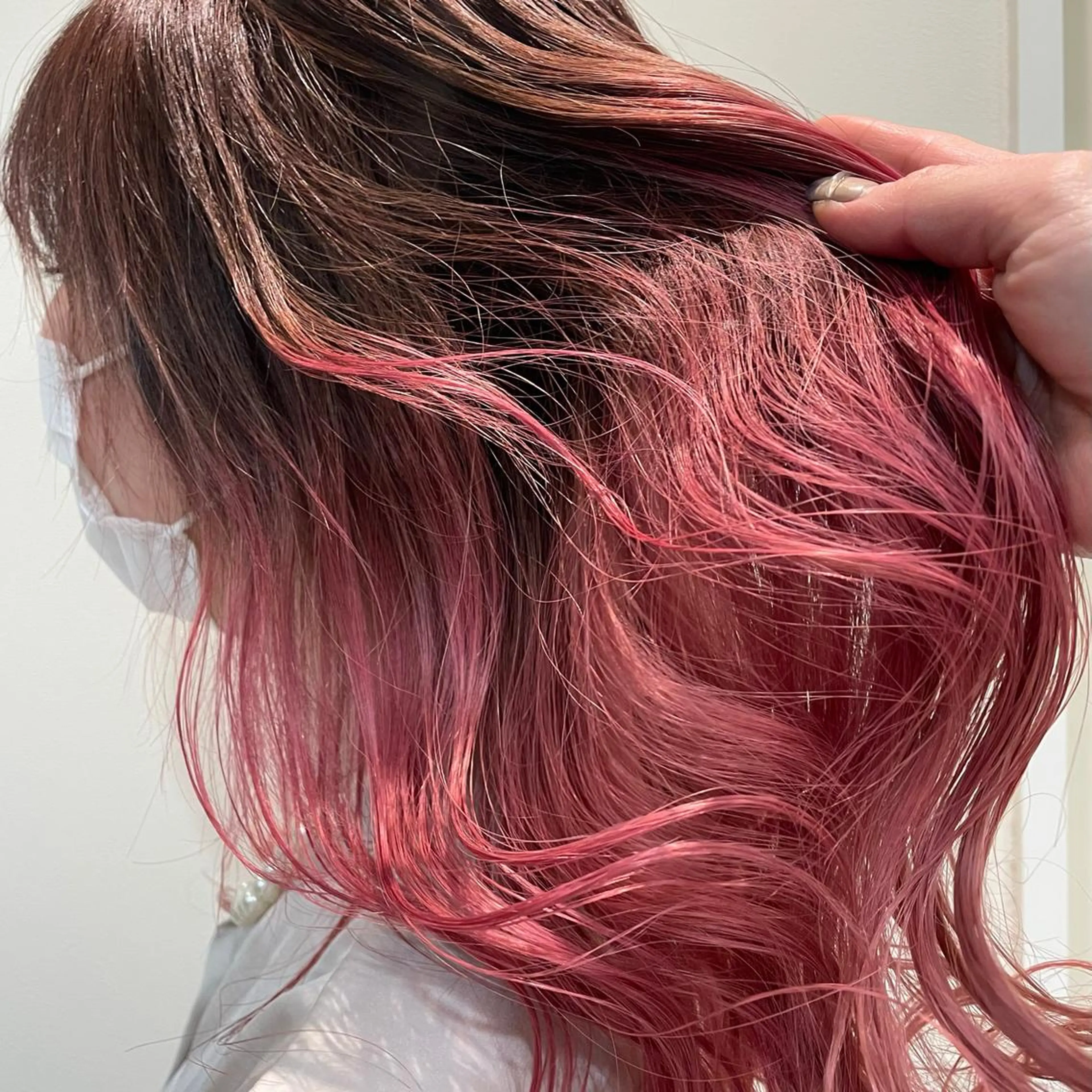 ミディアム アサト チヨノのヘアスタイル