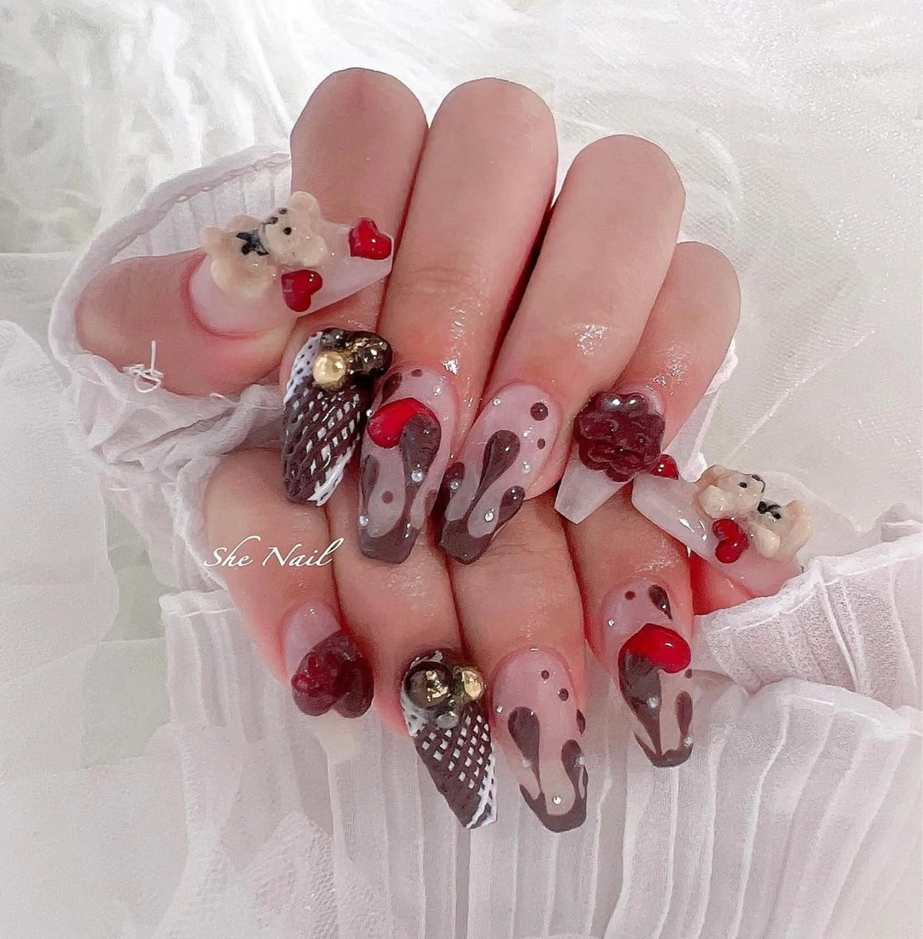 ネイル チークネイル 長さ出し マグネットネイル 持ち込み ワンカラーネイル ハンドネイル She_nail所属・ELSA_ Bellaのネイルデザイン