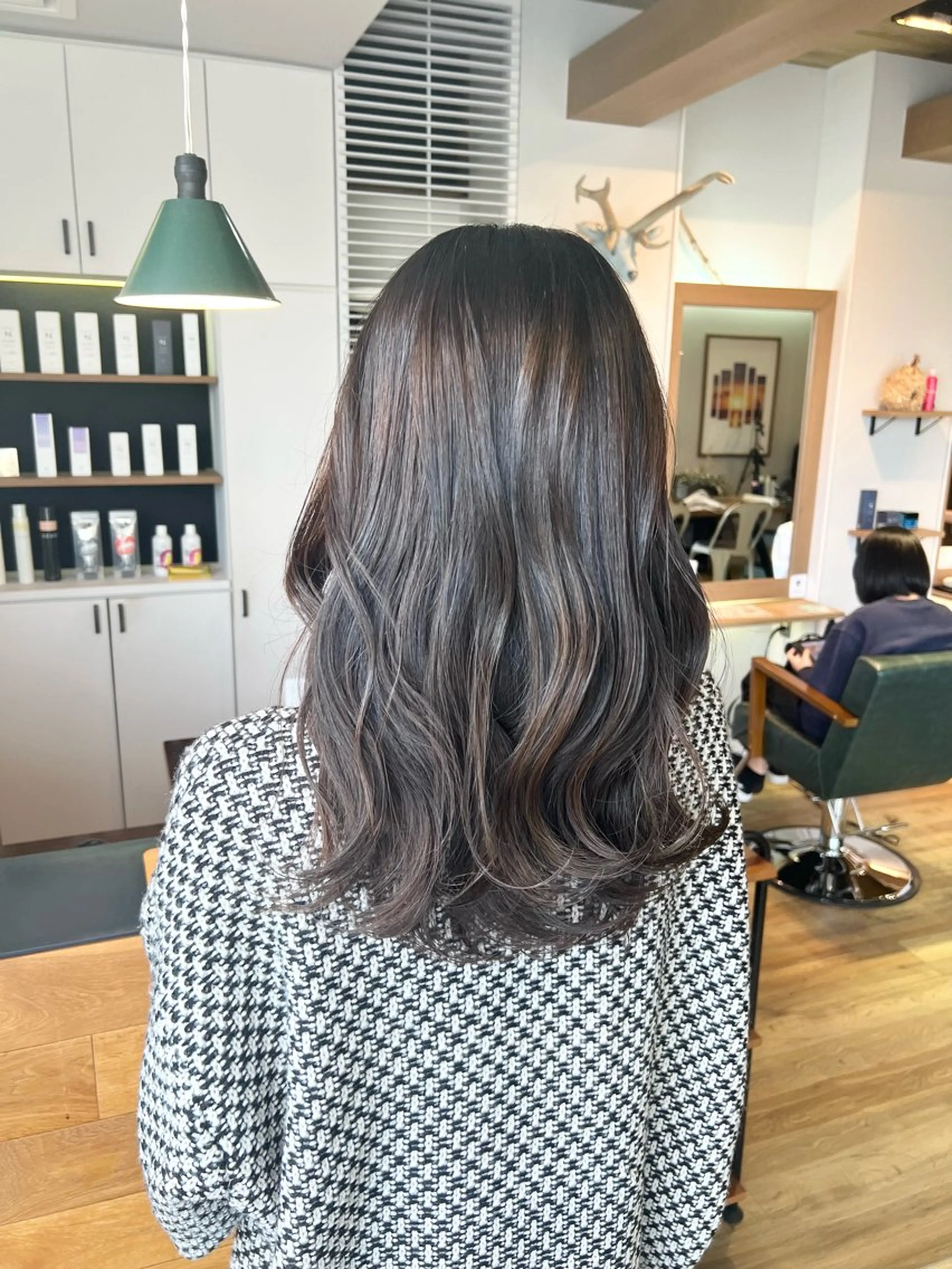 セミロング カラー グレージュ ヘアカラー トリートメント 堀 望美のヘアスタイル