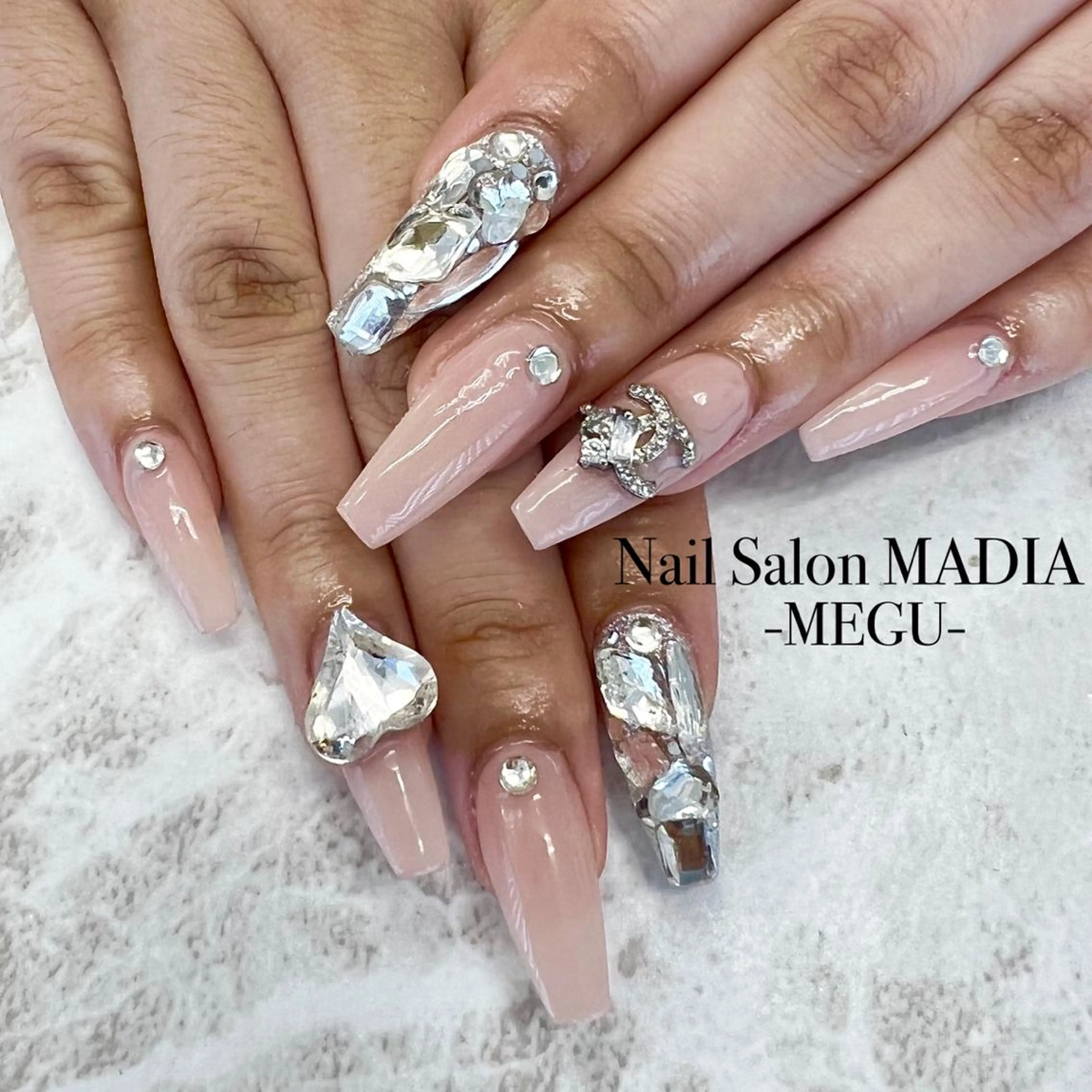 ネイル MADIA藤沢所属・MADIA MEGUのネイルデザイン