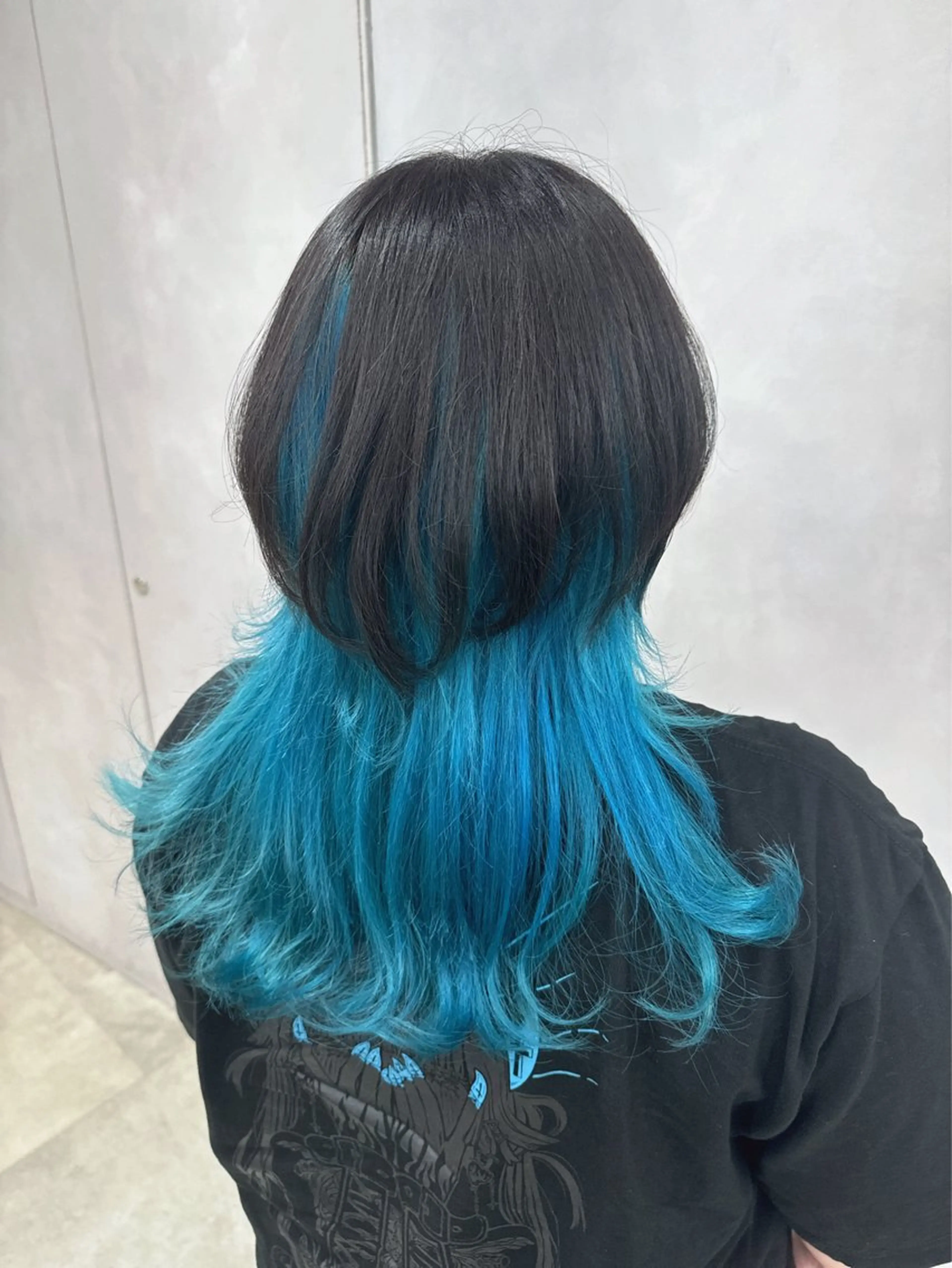 セミロング カラー アクアカラー ブルーカラー ウルフカット 透明感カラー✨艶髪 制作🌱山根あゆみのヘアスタイル