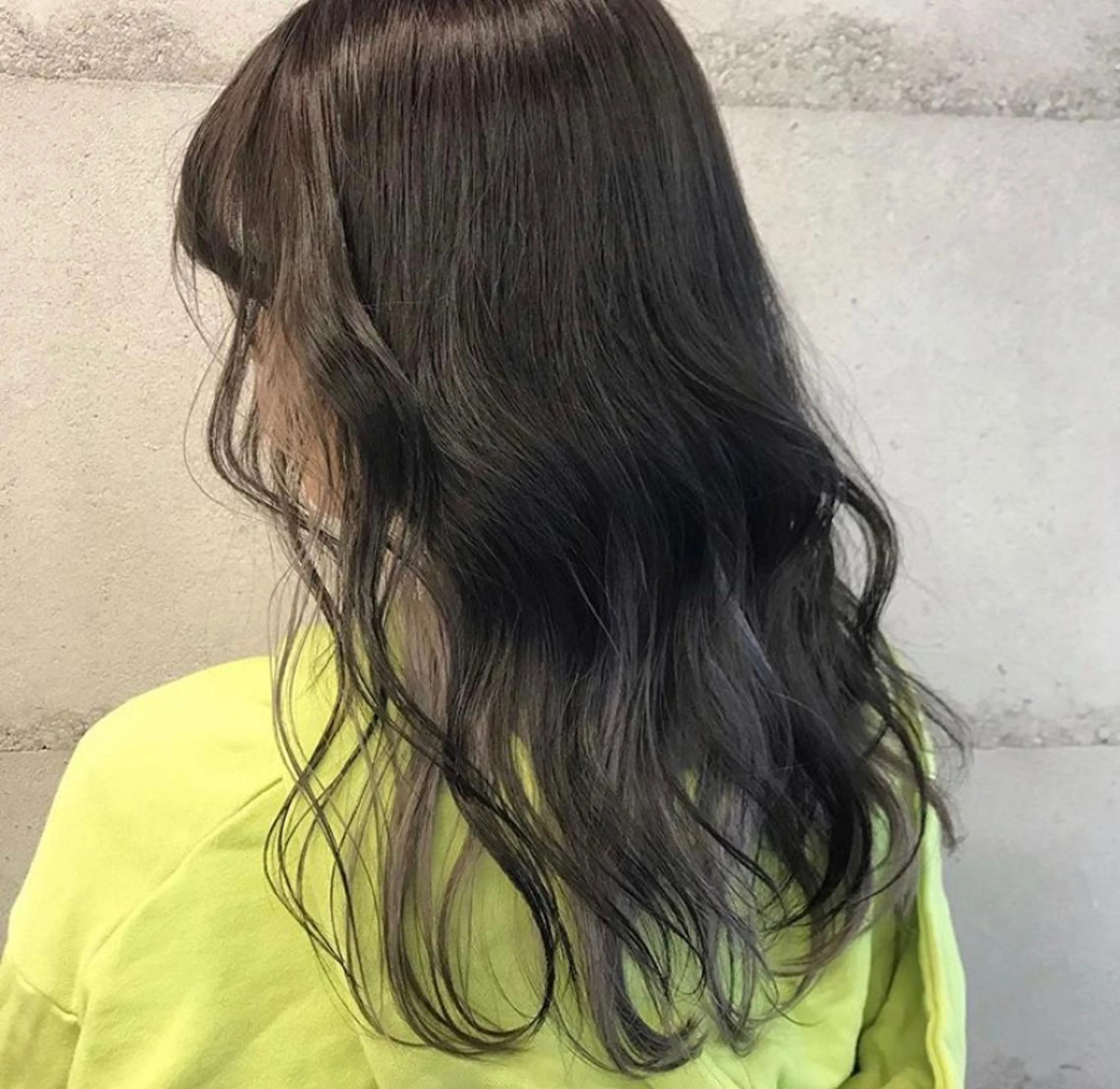 カラー ブリーチ ハイライトカラー ハイトーンカラー インナーカラー シルバー RAYGLOW  by Headlight 東海店所属・海外ヘア スタイルRIOのヘアスタイル
