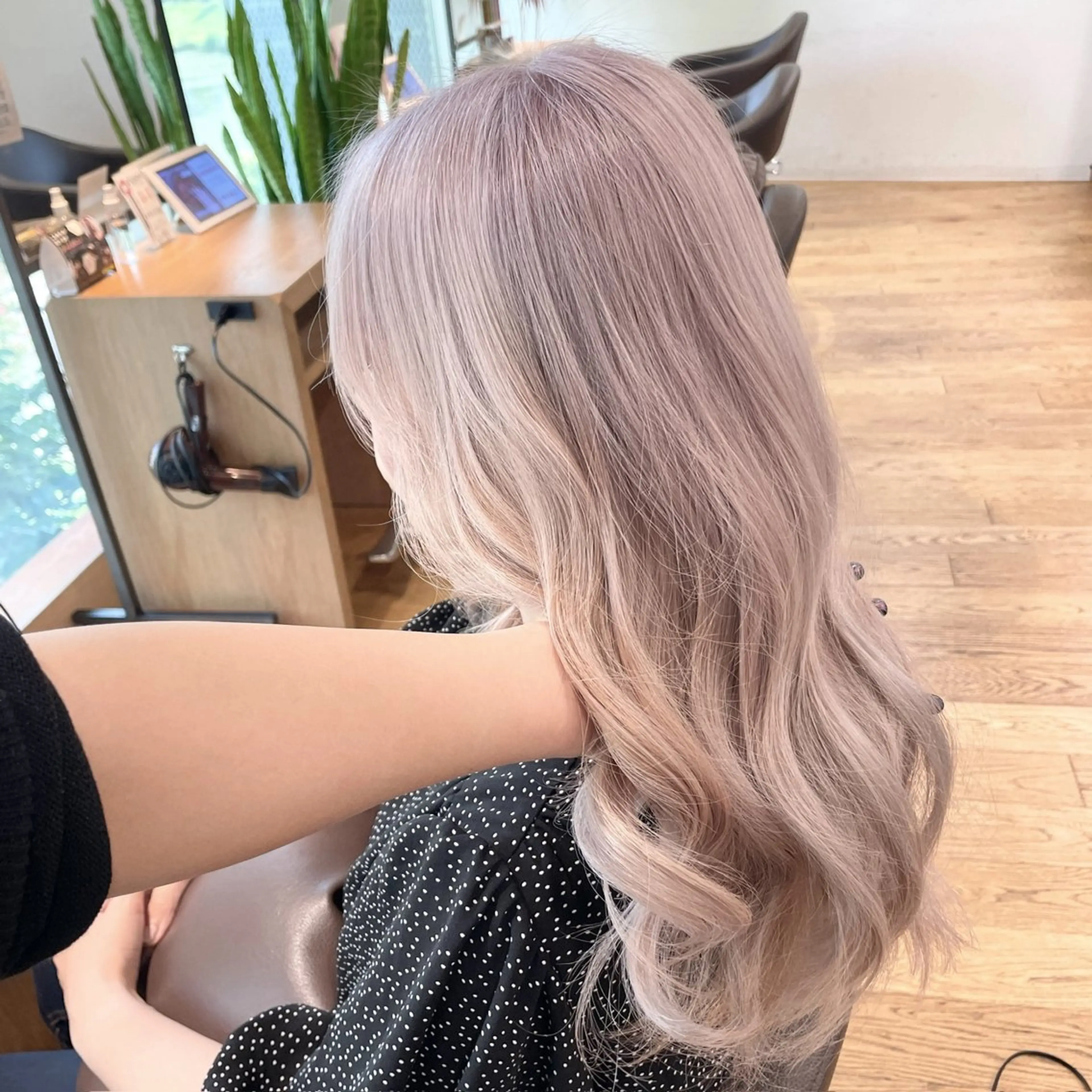 ロング カラー ベージュカラー ホワイトベージュ カット ヘアカラー トリートメント 韓国風カラー🤎 𝒄𝒉𝒊𝒌𝒂のヘアスタイル