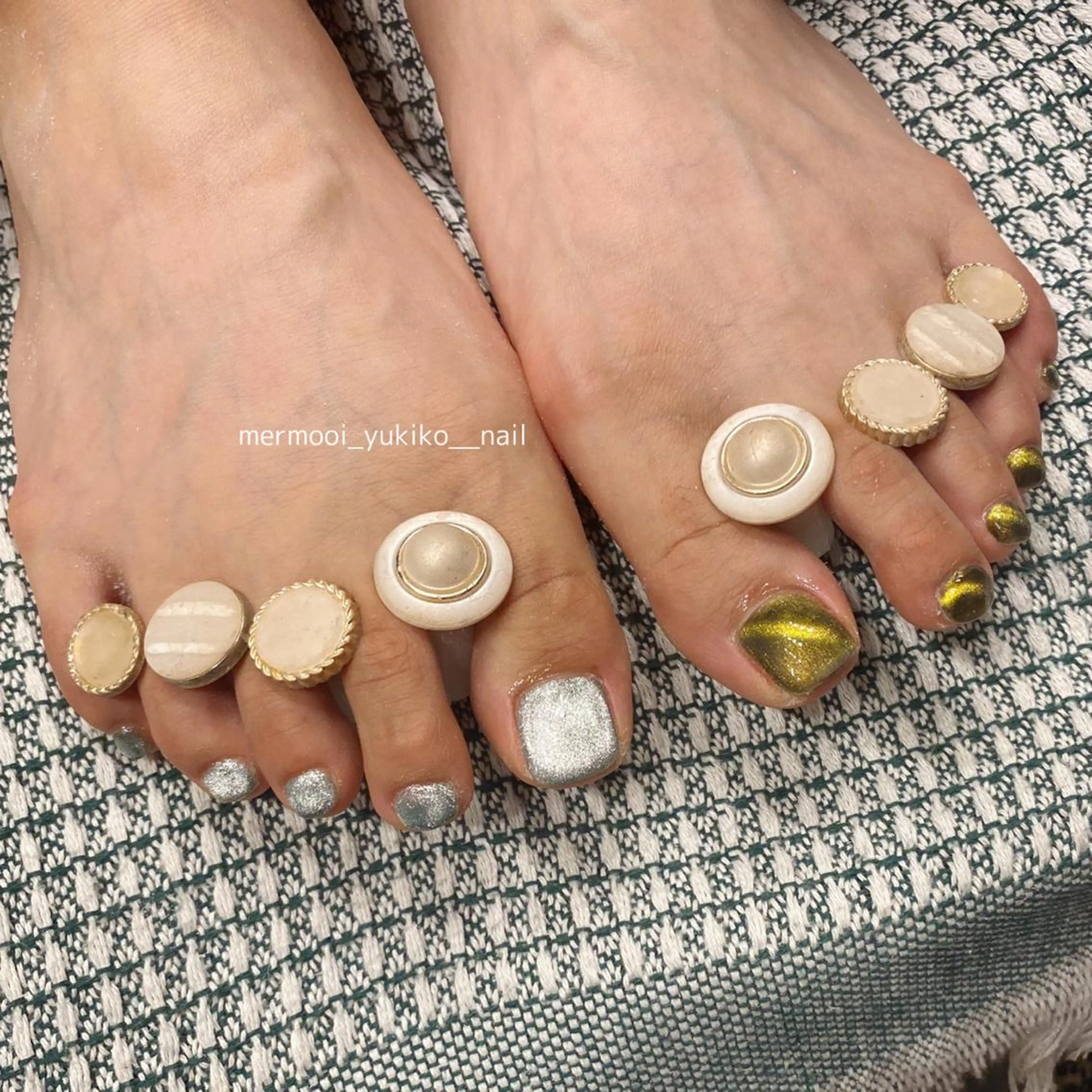 ネイル フットネイル フレンチネイル ゴールド 韓国ネイル ロングネイル フットネイル mermooi nailのネイルデザイン