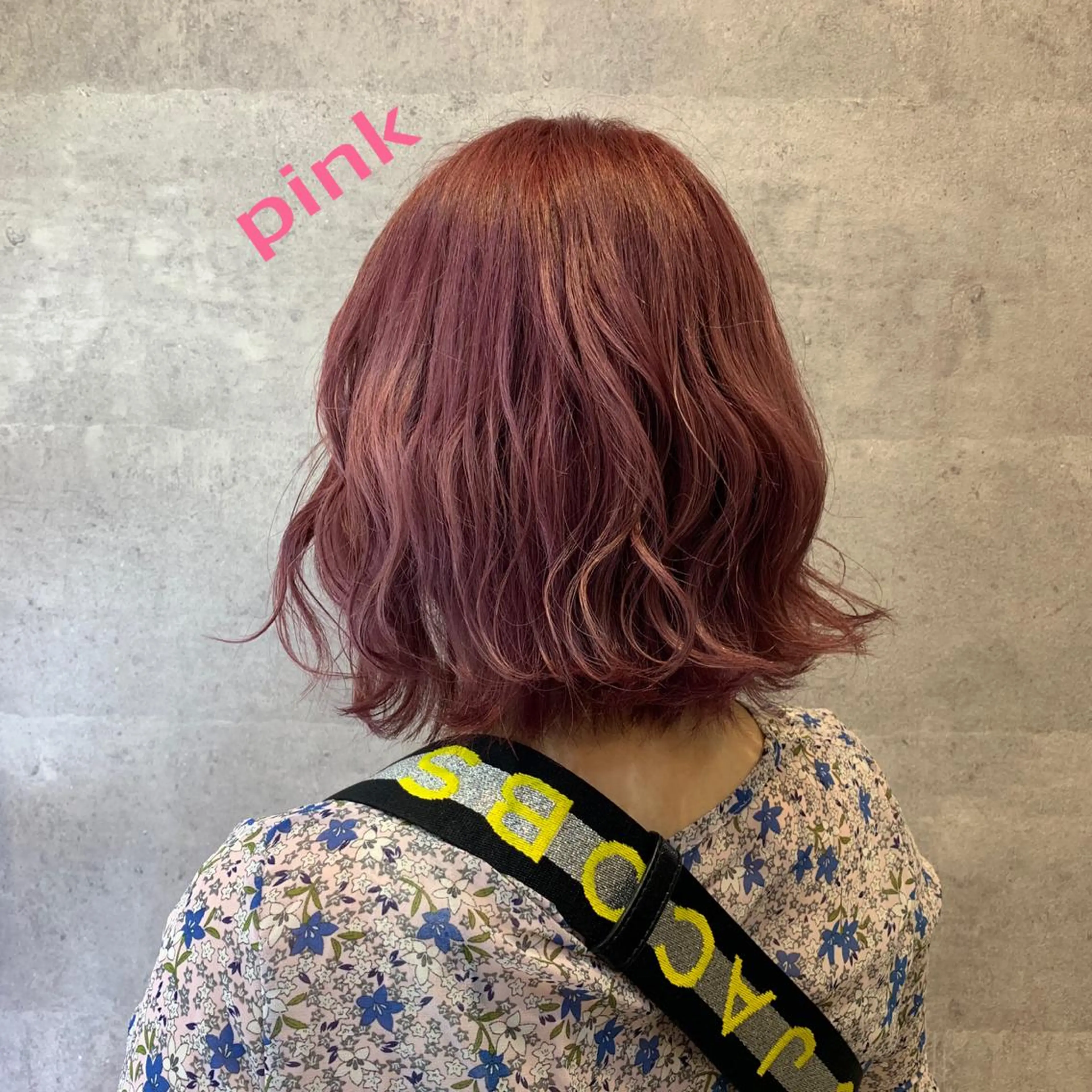 ショート カラー ブリーチ ピンクカラー ヘアカラー Chara Chalone所属・今野 美栄のヘアスタイル