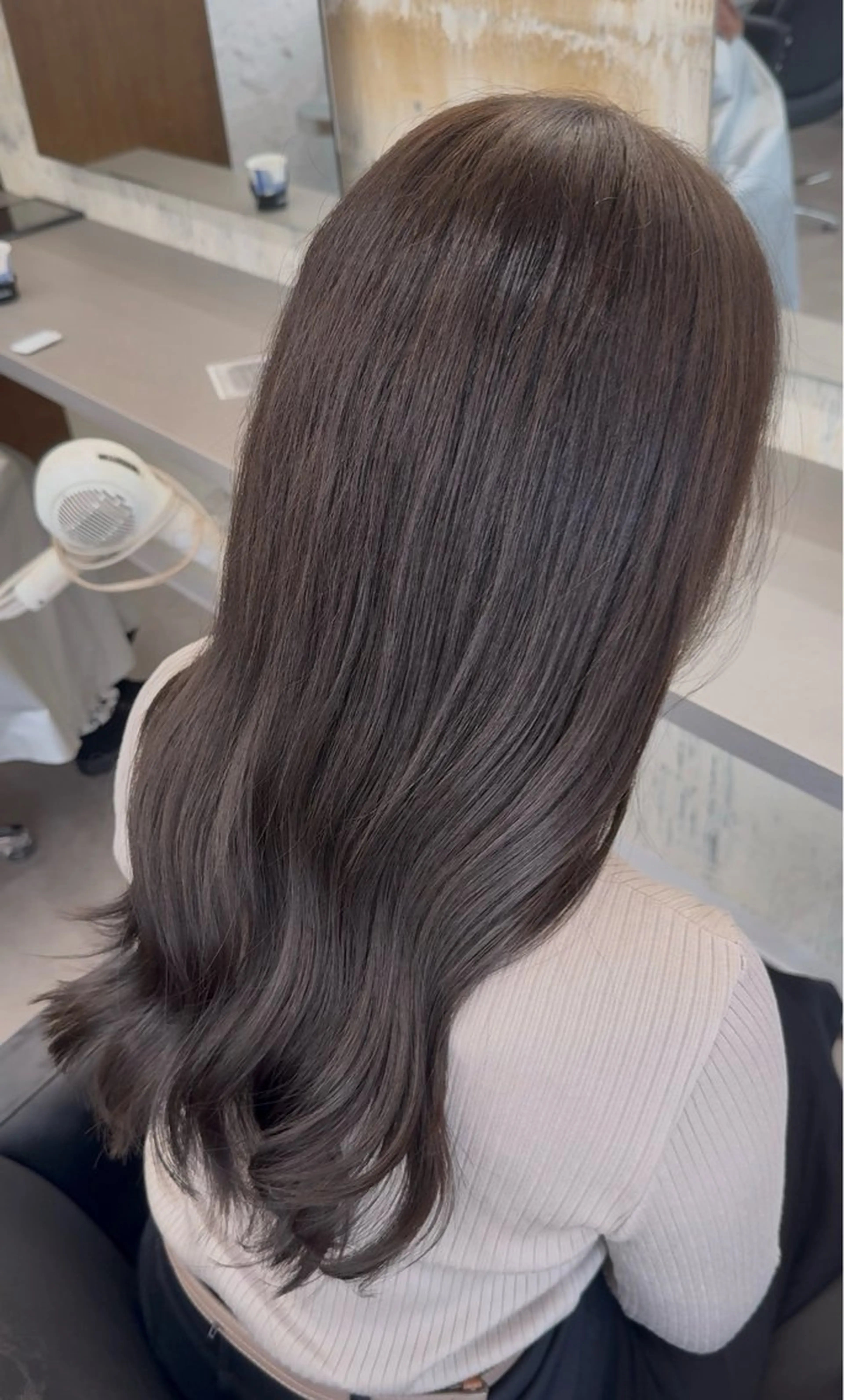 ロング カラー カット ヘアカラー ひろせ ちかなのヘアスタイル