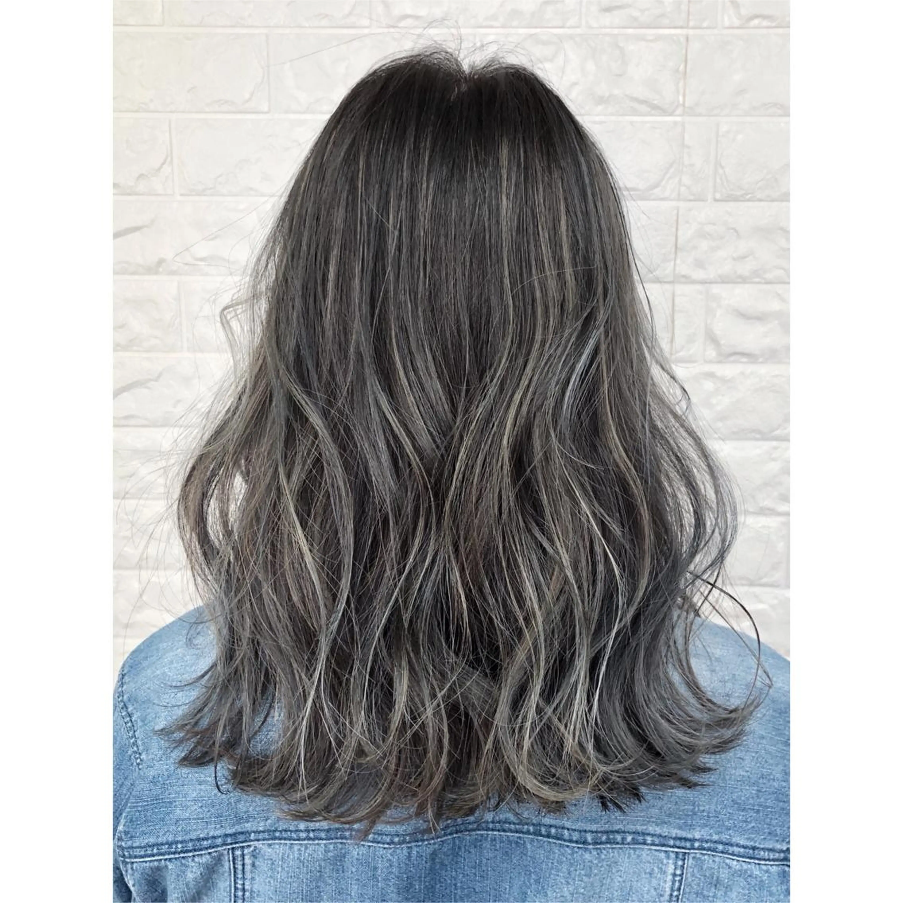 ミディアム カラー ブリーチ ブルーカラー ブルージュ ハイライトカラー ハイライト KIZU 髪質改善 オカルト怪談のヘアスタイル