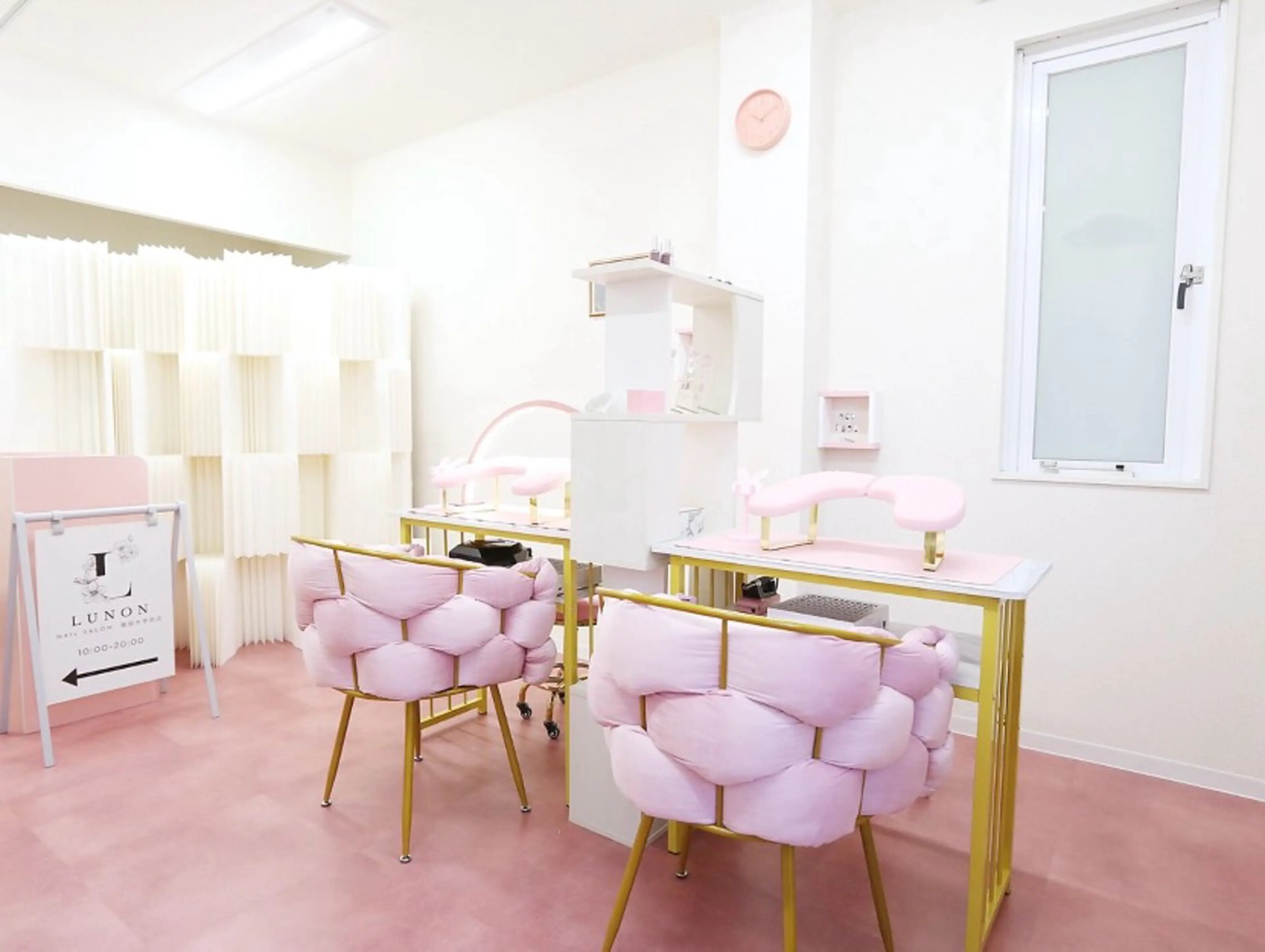 ネイル ピンク NAILSALON LUNON 獨協大学前駅店所属・LUNON 獨協大学前駅店のネイルデザイン