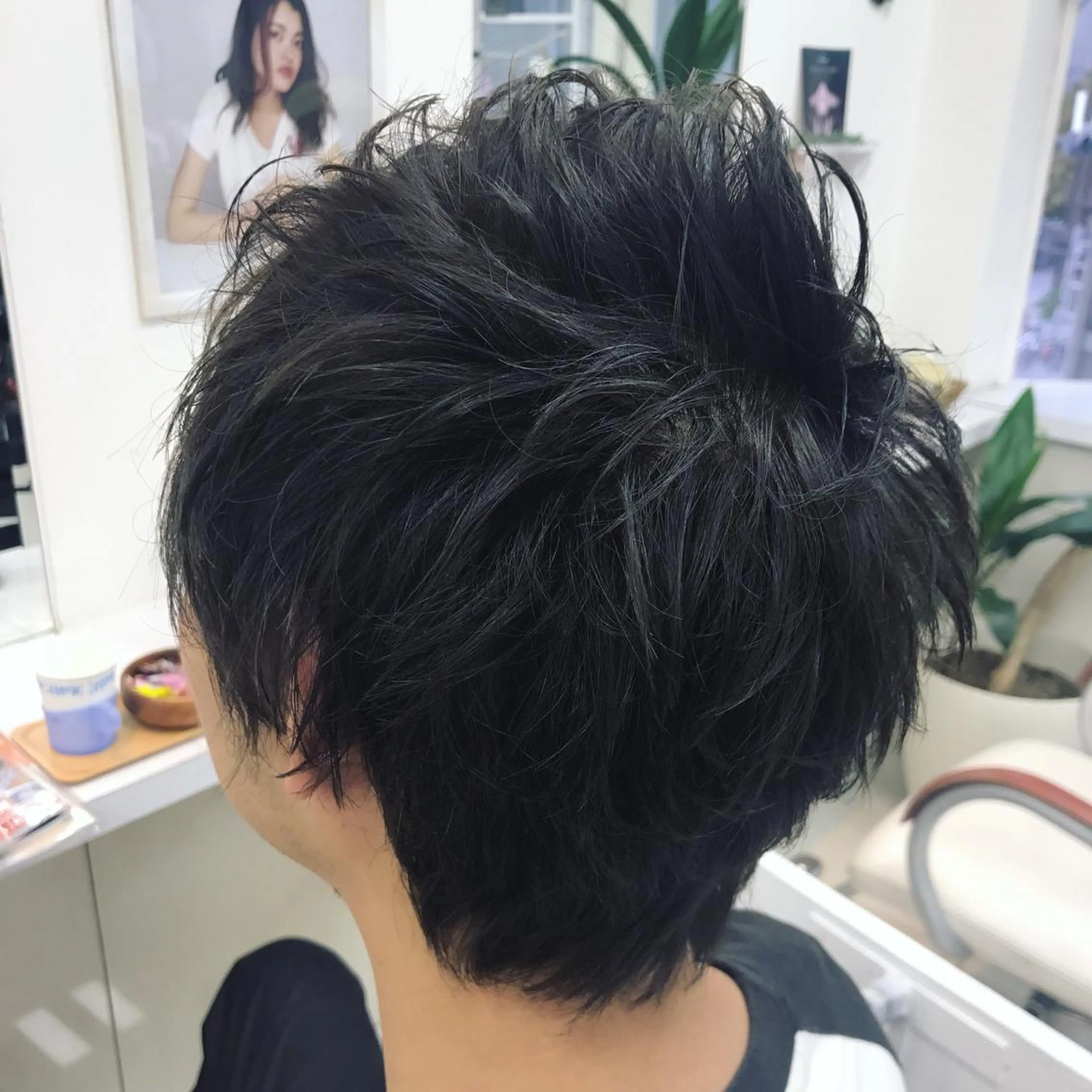 ショート カラー ブルーカラー ブルージュ 艶髪ハイトーンカラー 💘kazueのヘアスタイル