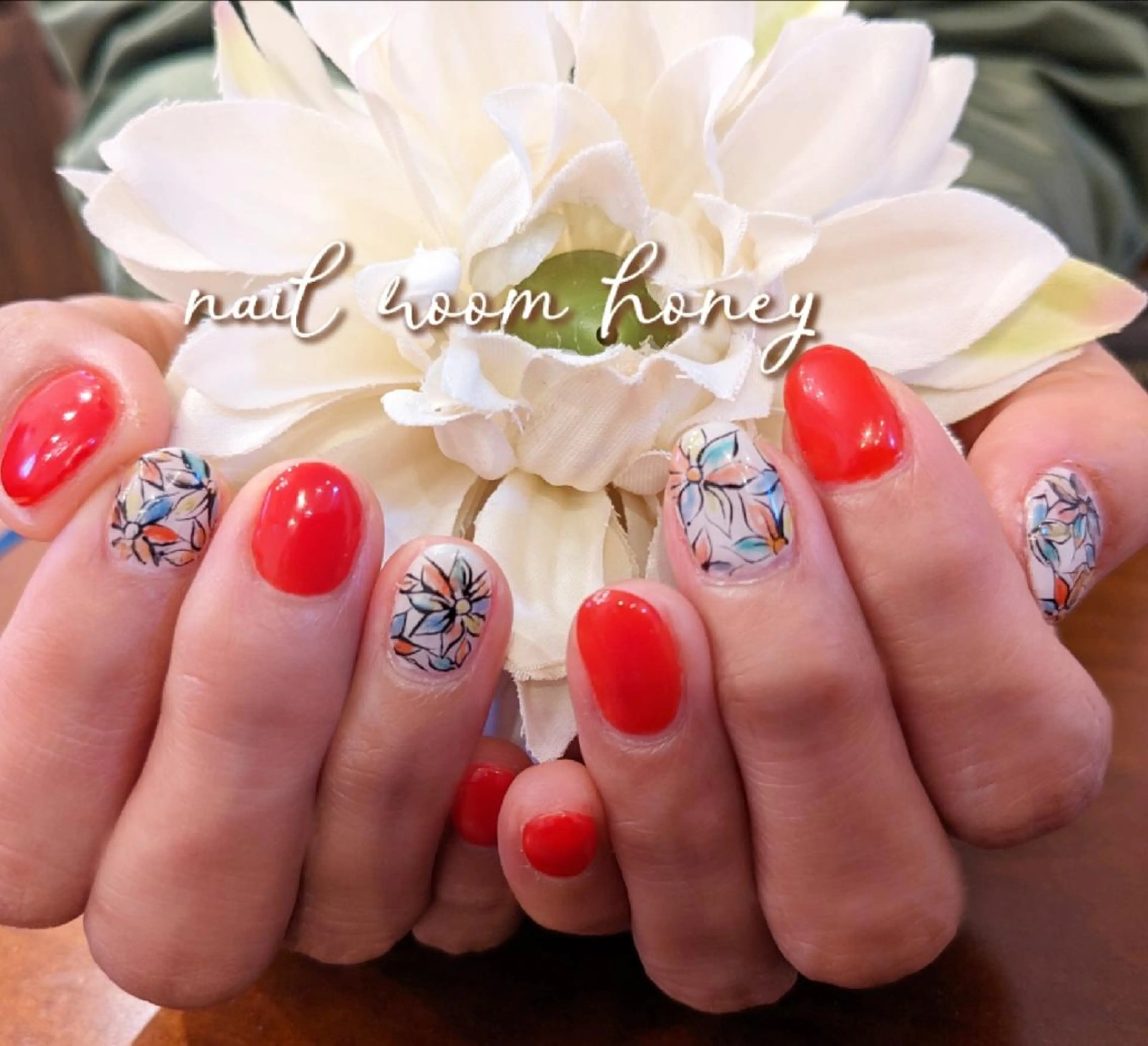 ネイル アートネイル フラワーネイル 赤色 nail room  honeyのネイルデザイン