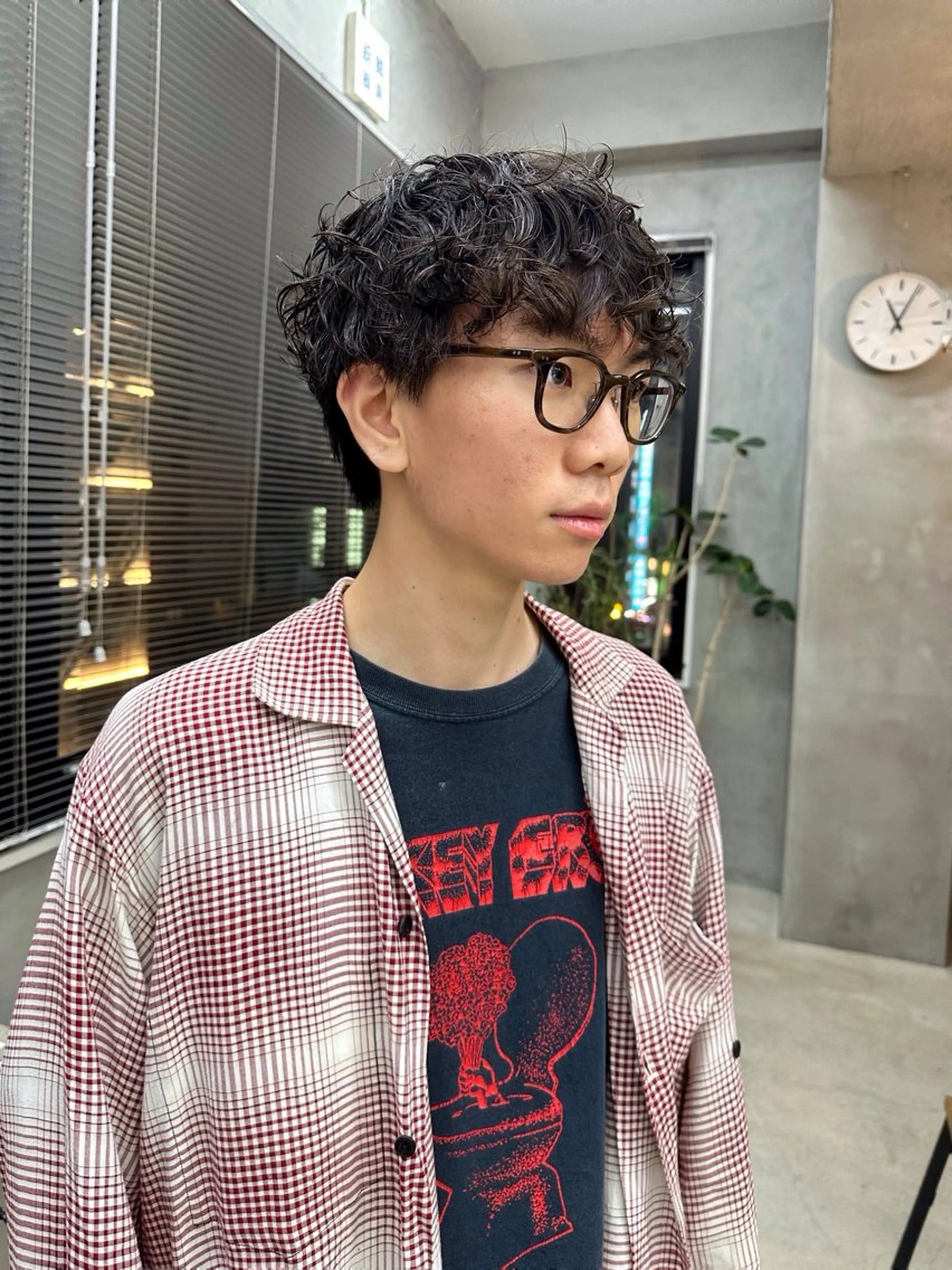 ショート パーマ スパイラルパーマ カット パーマ 榛地 渉馬のヘアスタイル
