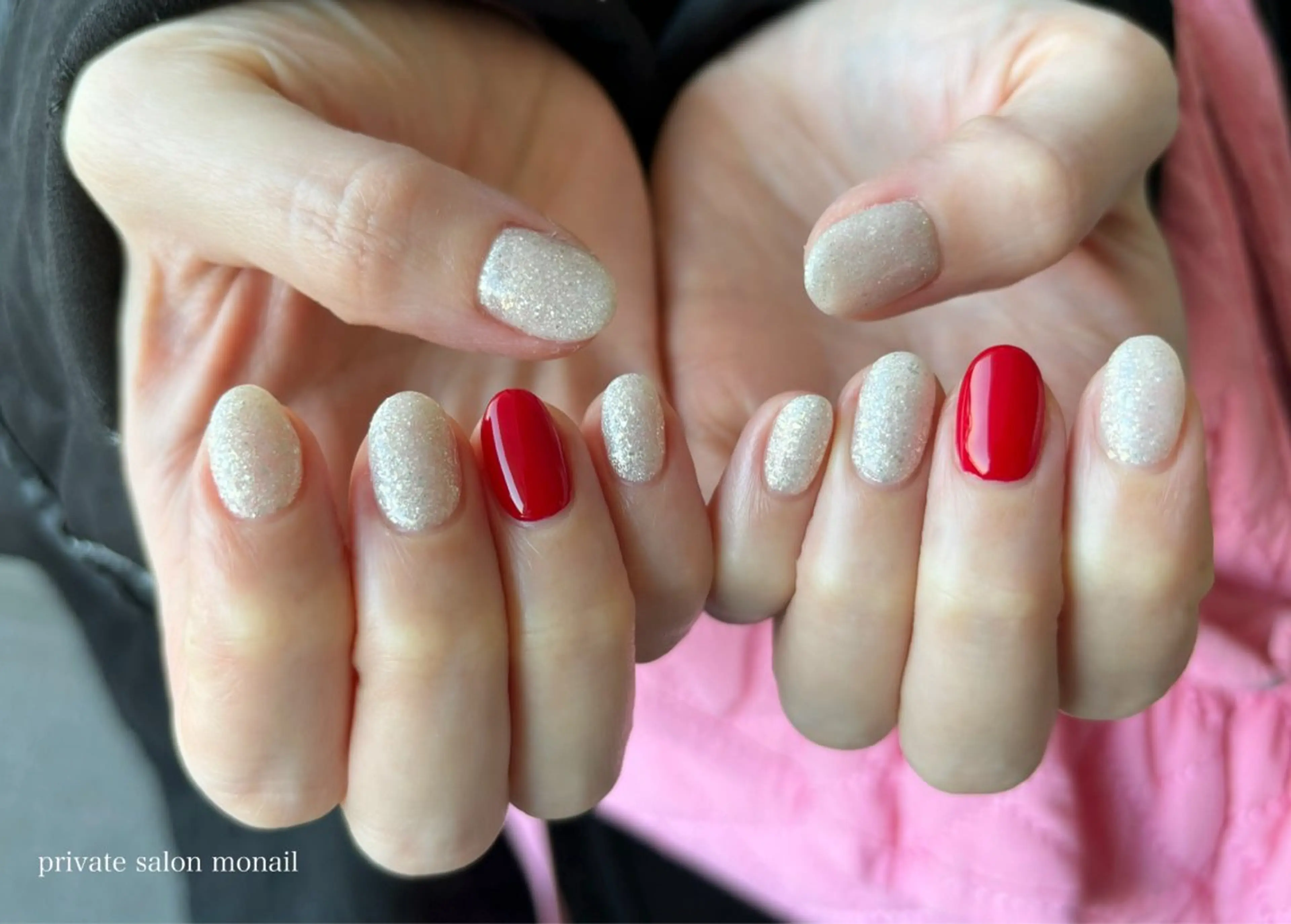 ネイル ラメ(グリッター) 赤色 ホワイト ハンドネイル private nail monail所属・nail salon monailのネイルデザイン