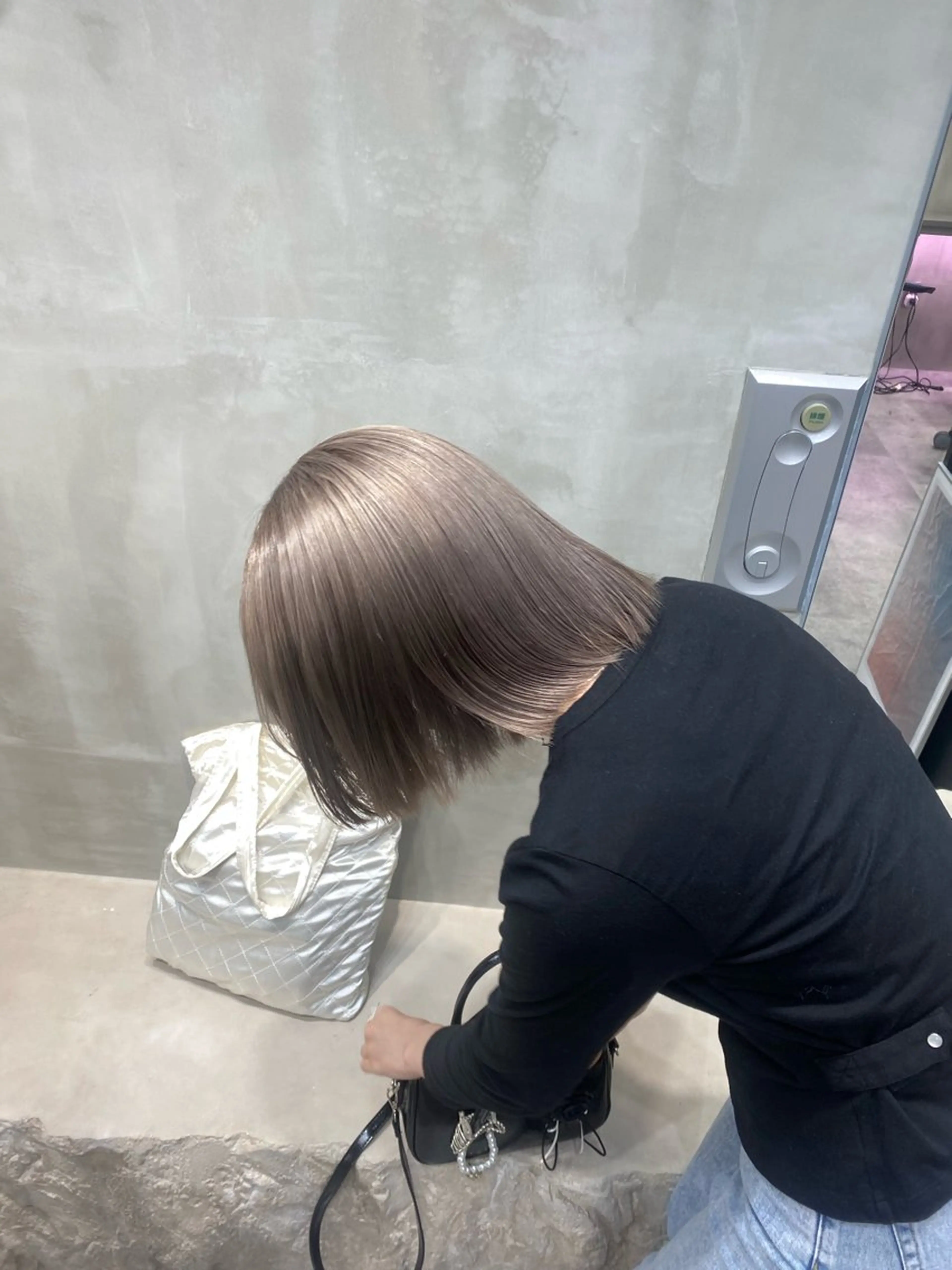 ミディアム カラー ベージュカラー ハイトーンカラー ミルクティーベージュ 🍈yurina パーマ🍈のヘアスタイル