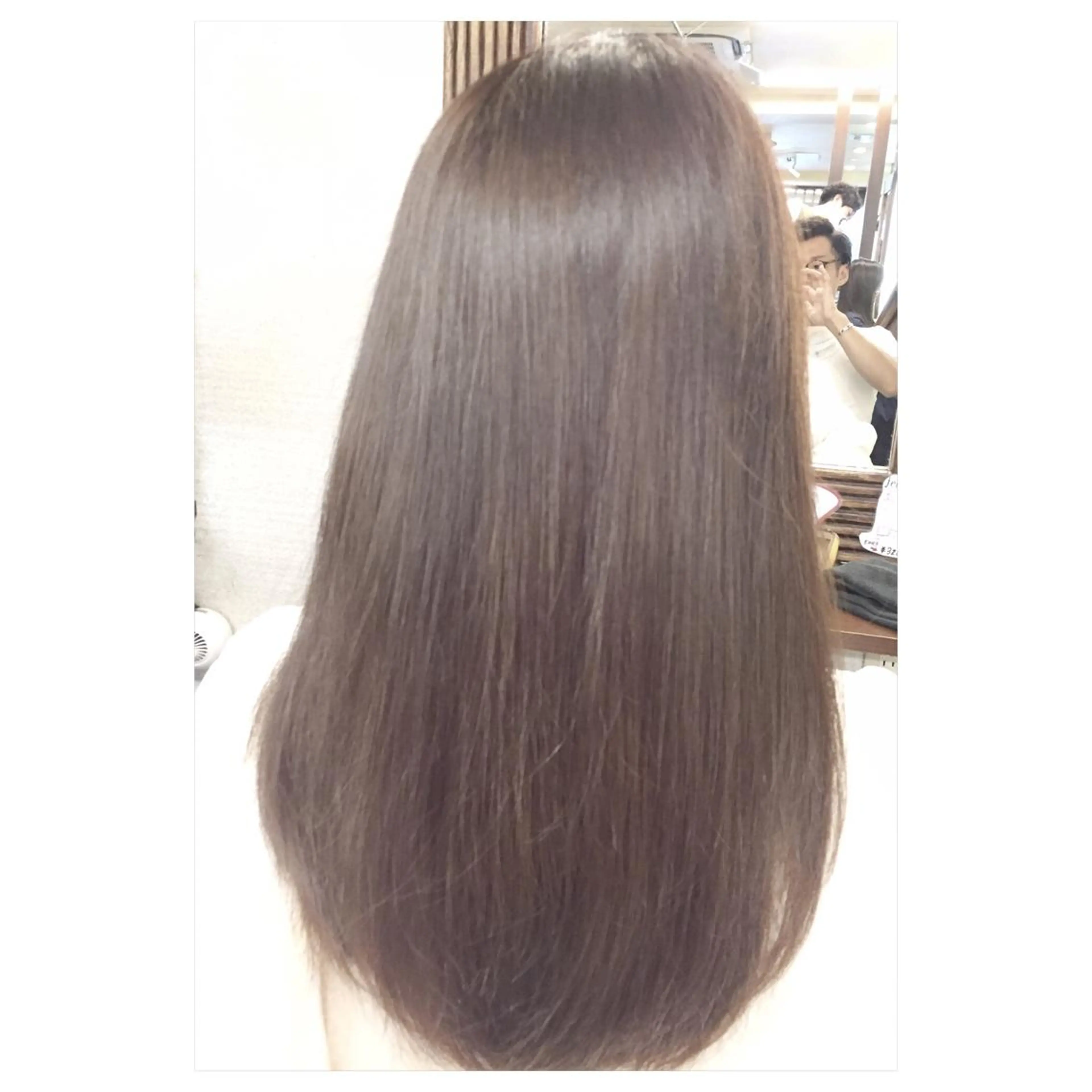 セミロング カラー アッシュ ベージュカラー グレージュ 外国人風カラー パーソナルカラー診断 できます　木曽　主博のヘアスタイル