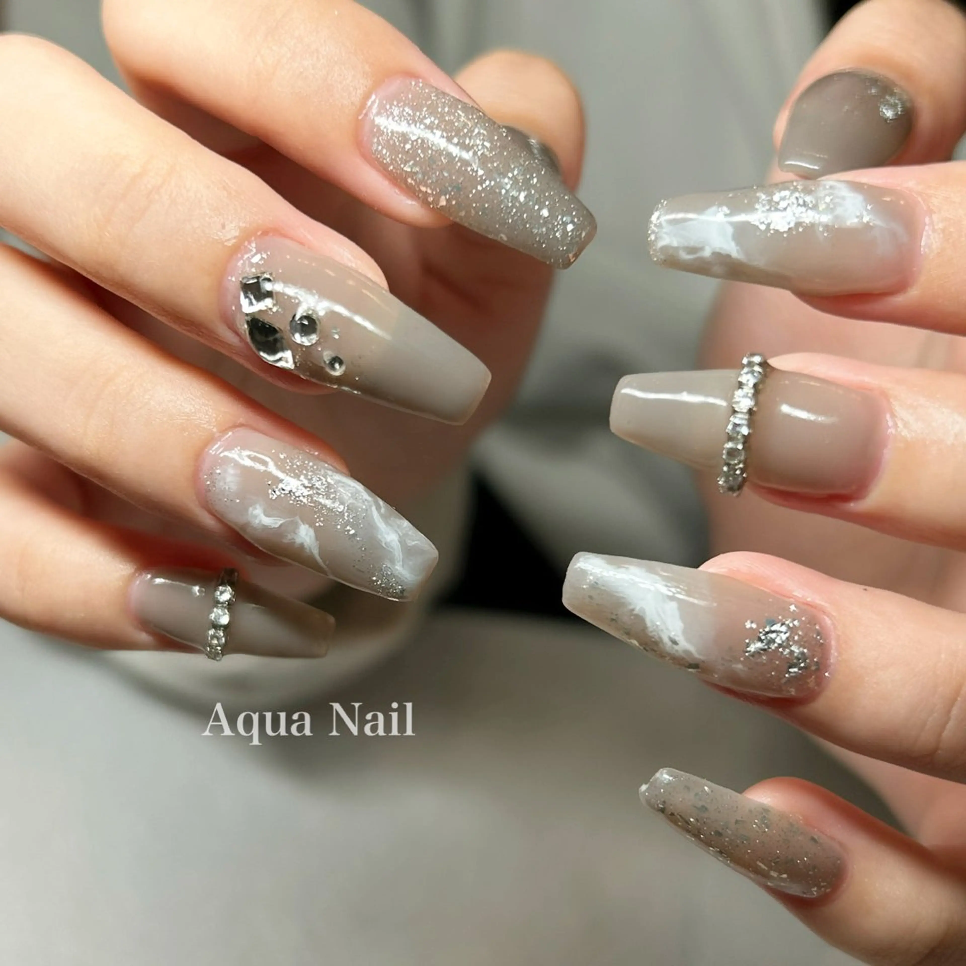 ネイル キラキラネイル ニュアンスネイル ハンドネイル AQUA NAIL所属・AQUA NAILのネイルデザイン