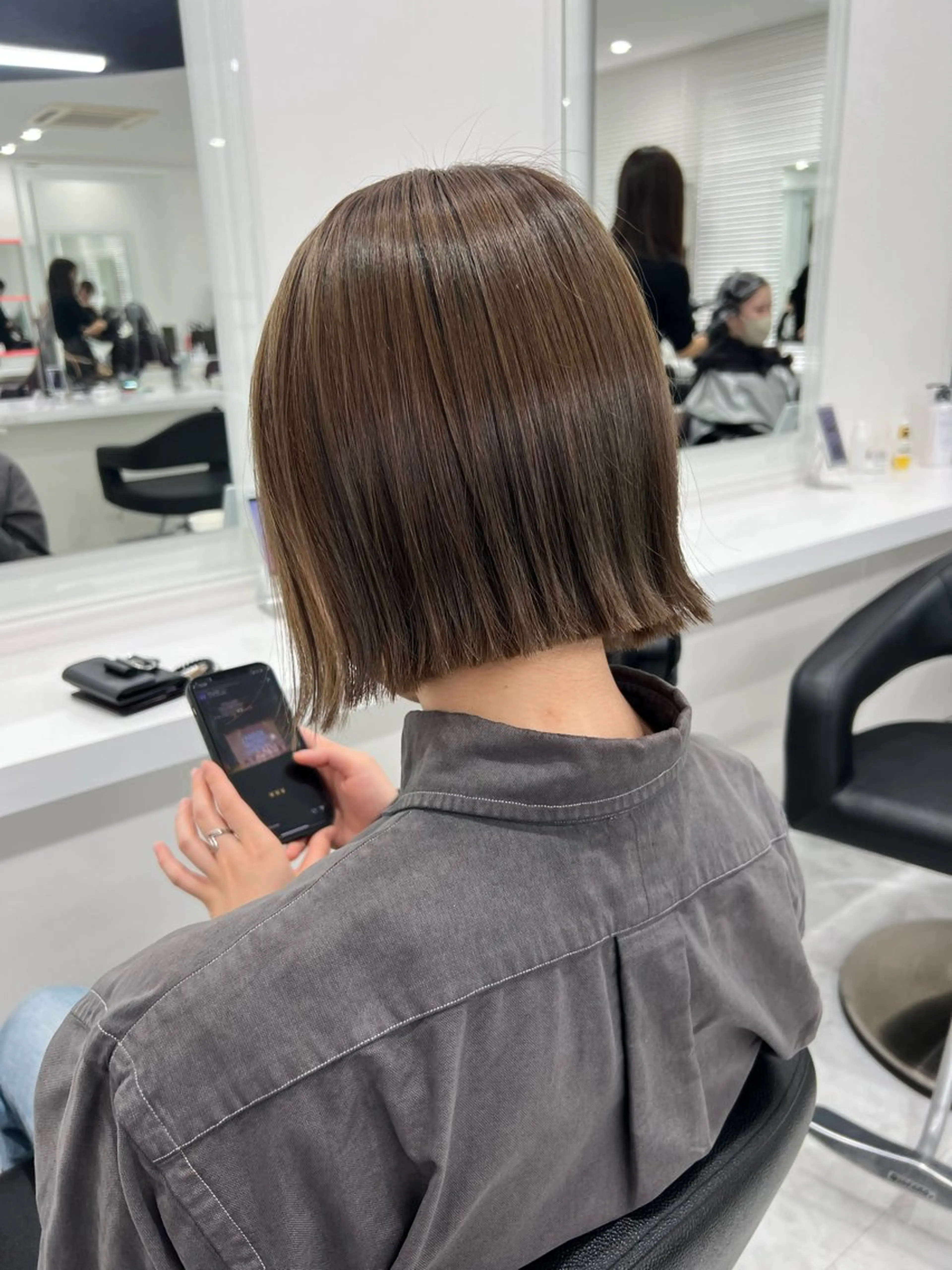 ショート カラー オリーブカラー🫒 レイヤーカット✂︎のヘアスタイル