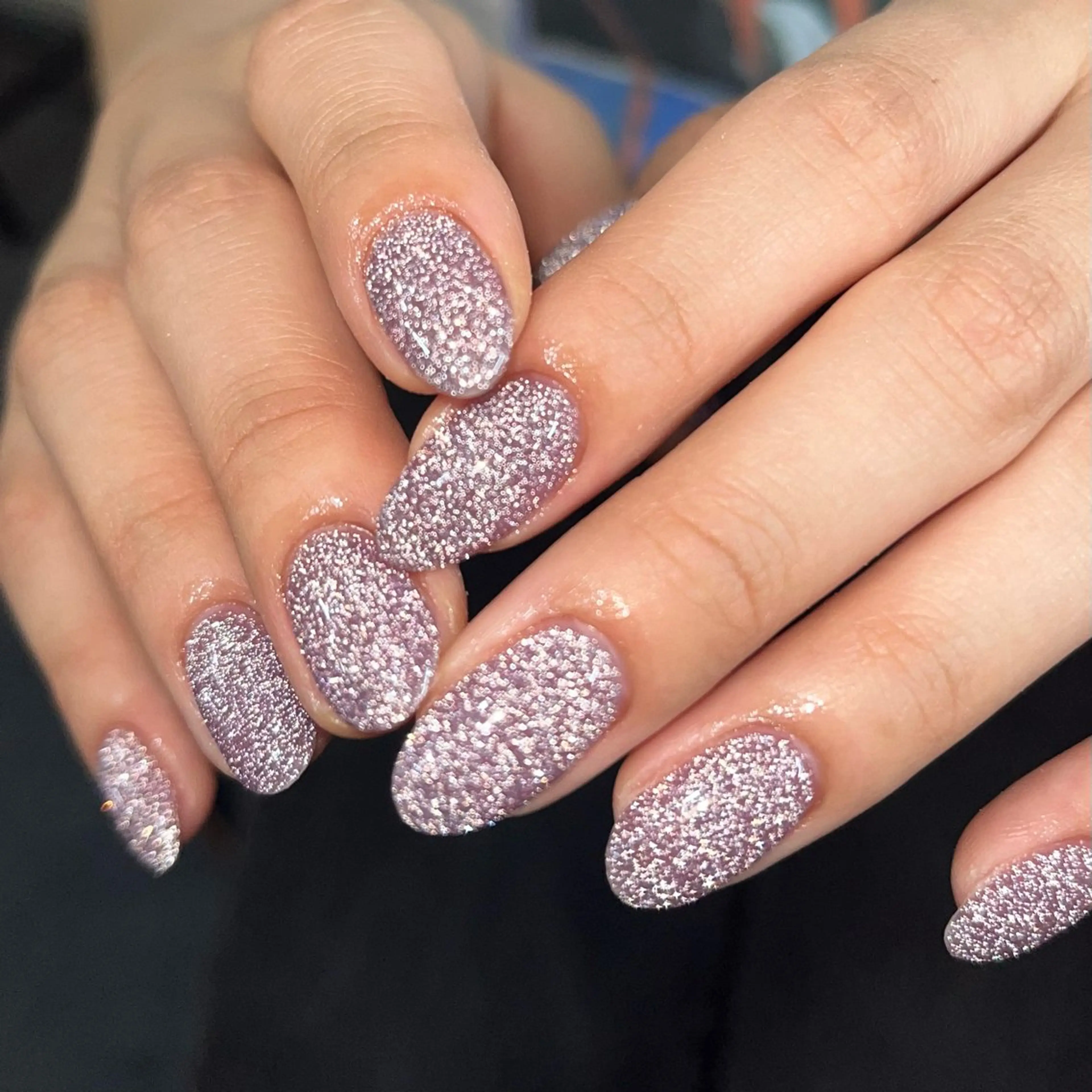 ネイル フラッシュネイル キラキラネイル ラメ(グリッター) ワンカラーネイル パープル ハンドネイル ハンドケア 🎀NAIL🎀 AI🪄︎︎◝✩のネイルデザイン