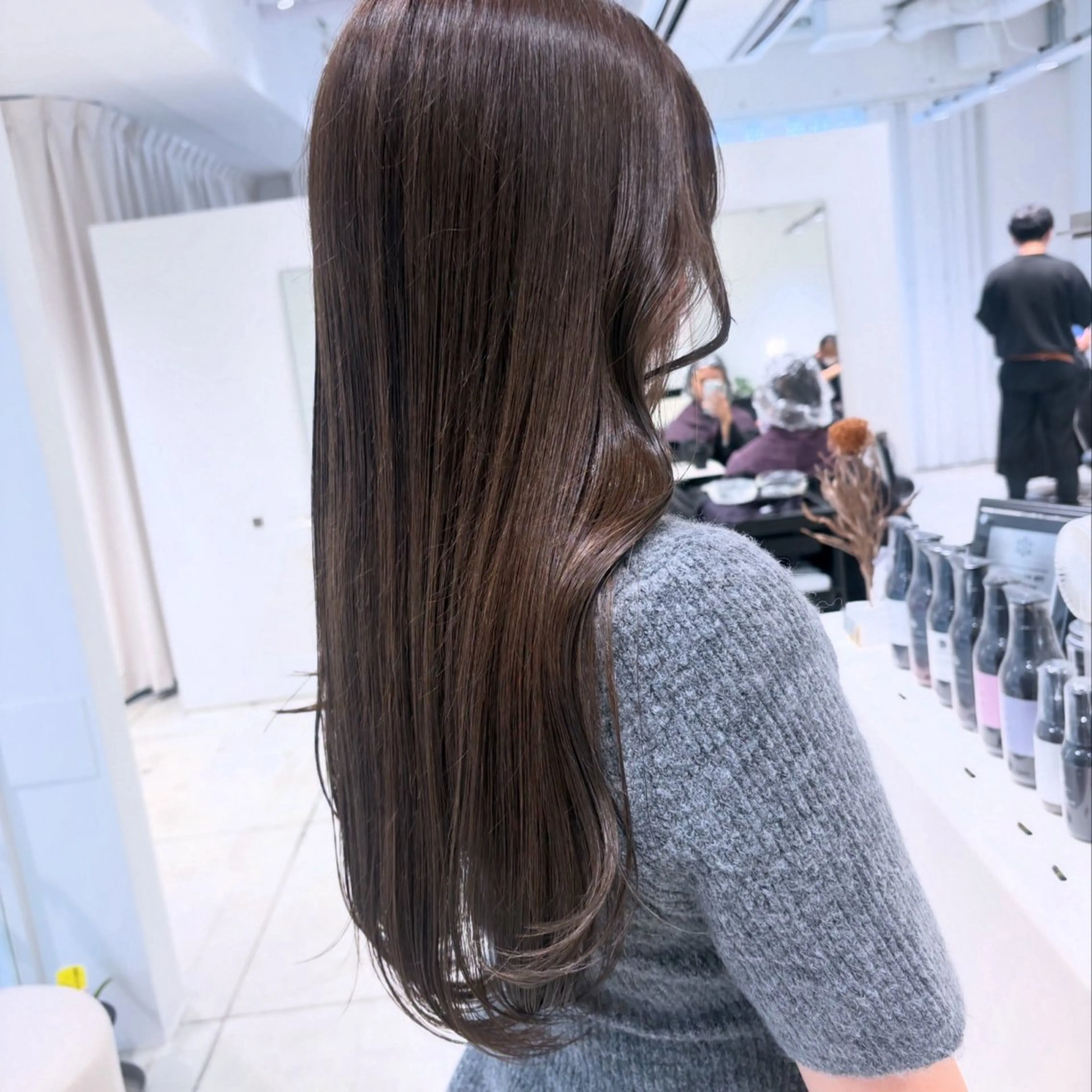セミロング カラー アッシュ アッシュグレー アッシュグレージュ ベージュカラー ブリーチ ヘアカラー トリートメント ヘッドスパ ヘアセット カジュアルを女っぽく 𝗮𝘆𝗮𝗰𝗼のヘアスタイル