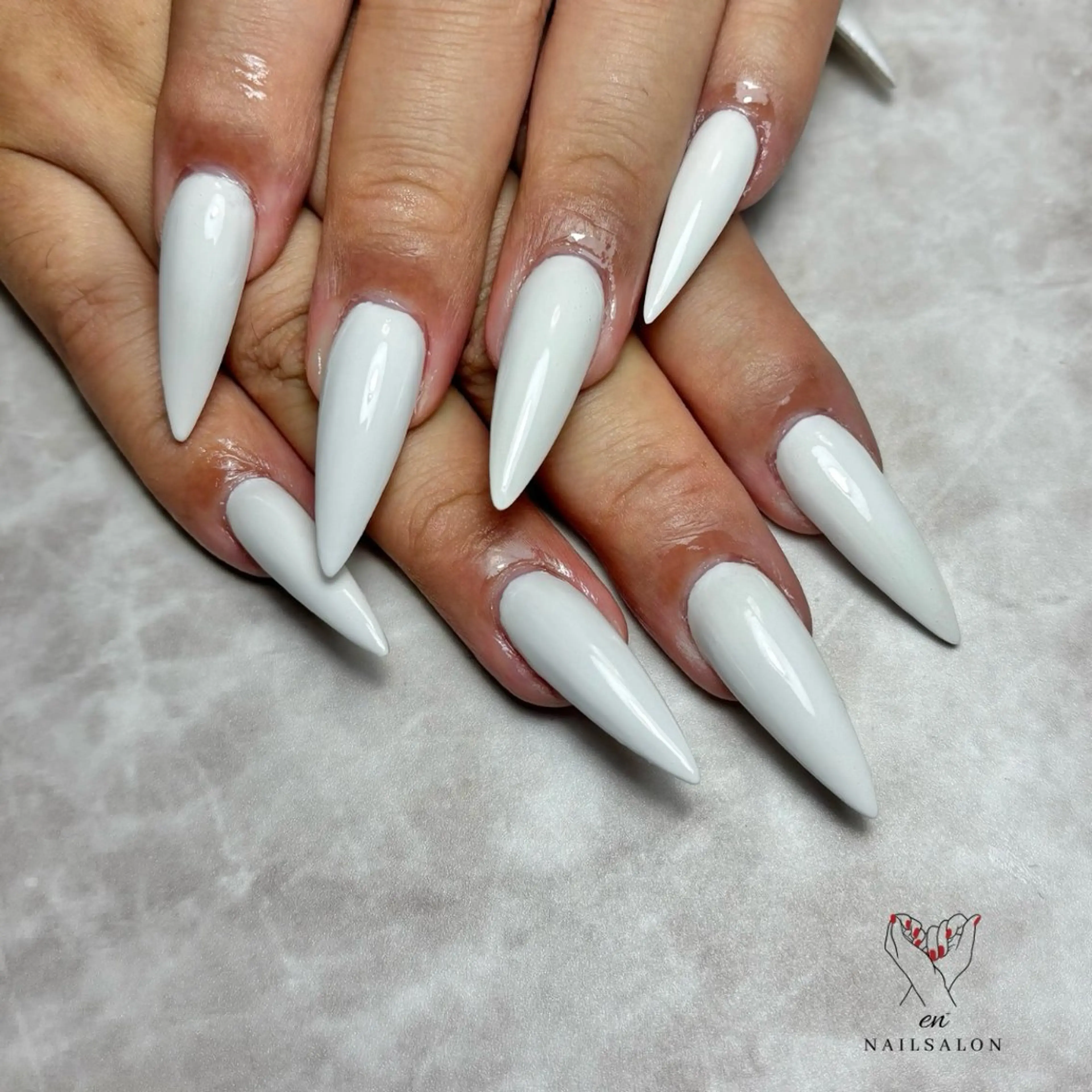 ネイル ホワイト ハンドネイル NAILSALON en+所属・NAILSALON en+沖縄市美原のネイルデザイン