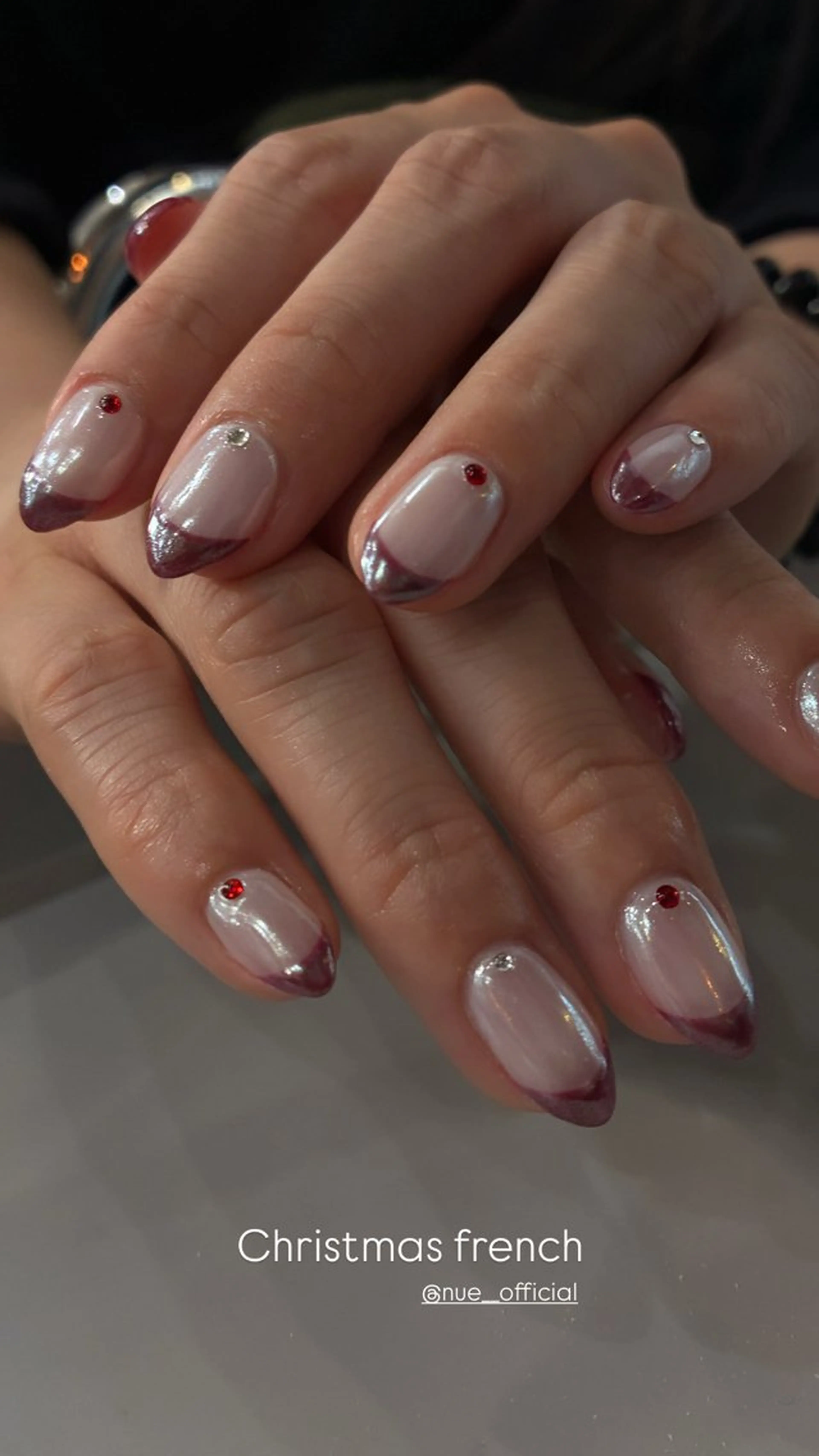 ネイル フレンチネイル 冬ネイル クリスマス ハンドネイル nue所属・nue【ムー】 ひなたのネイルデザイン