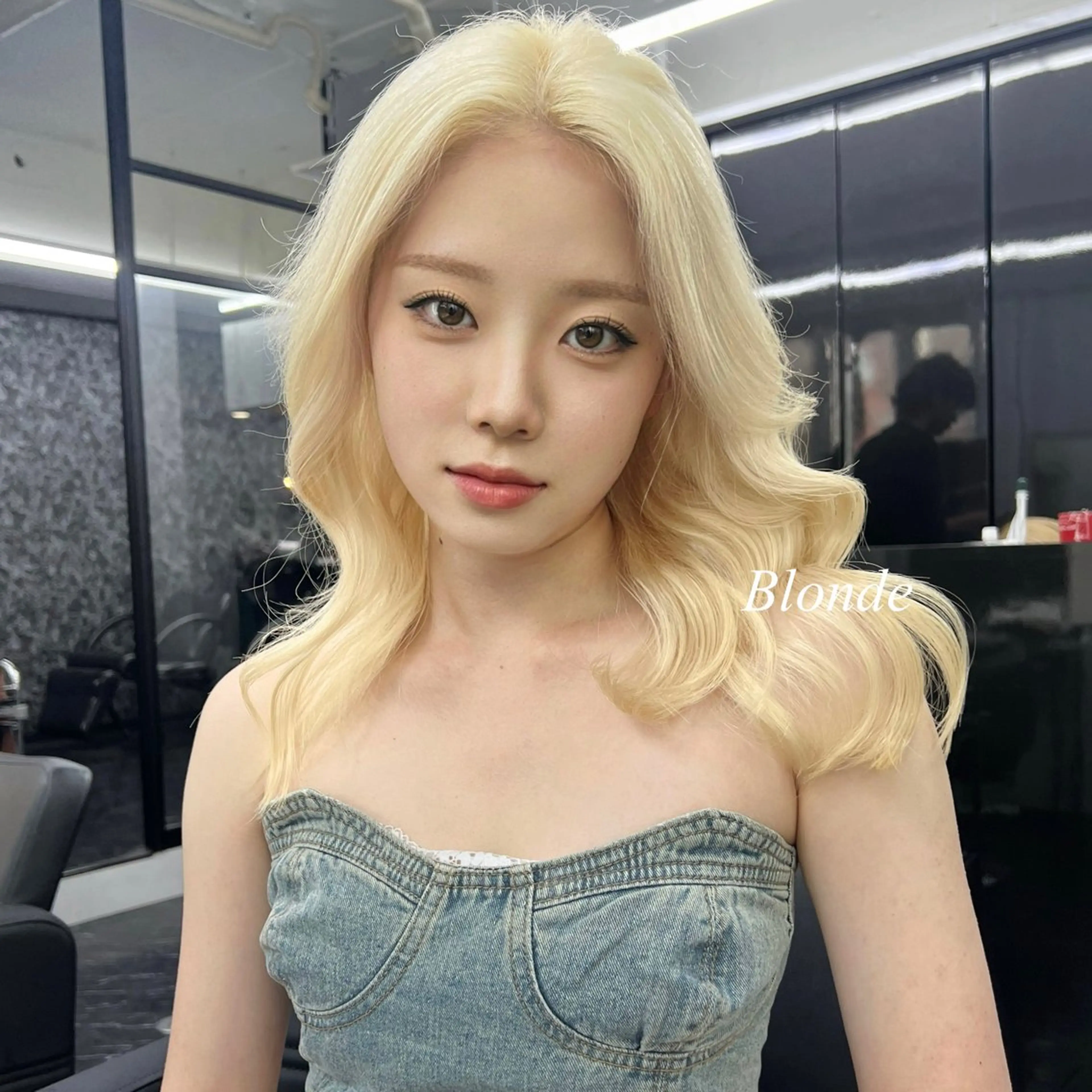 ロング カラー シールエクステ ハイトーンカラー エクステ ヘアカラー シールエクステ特化 ハイトーン、NANAのヘアスタイル