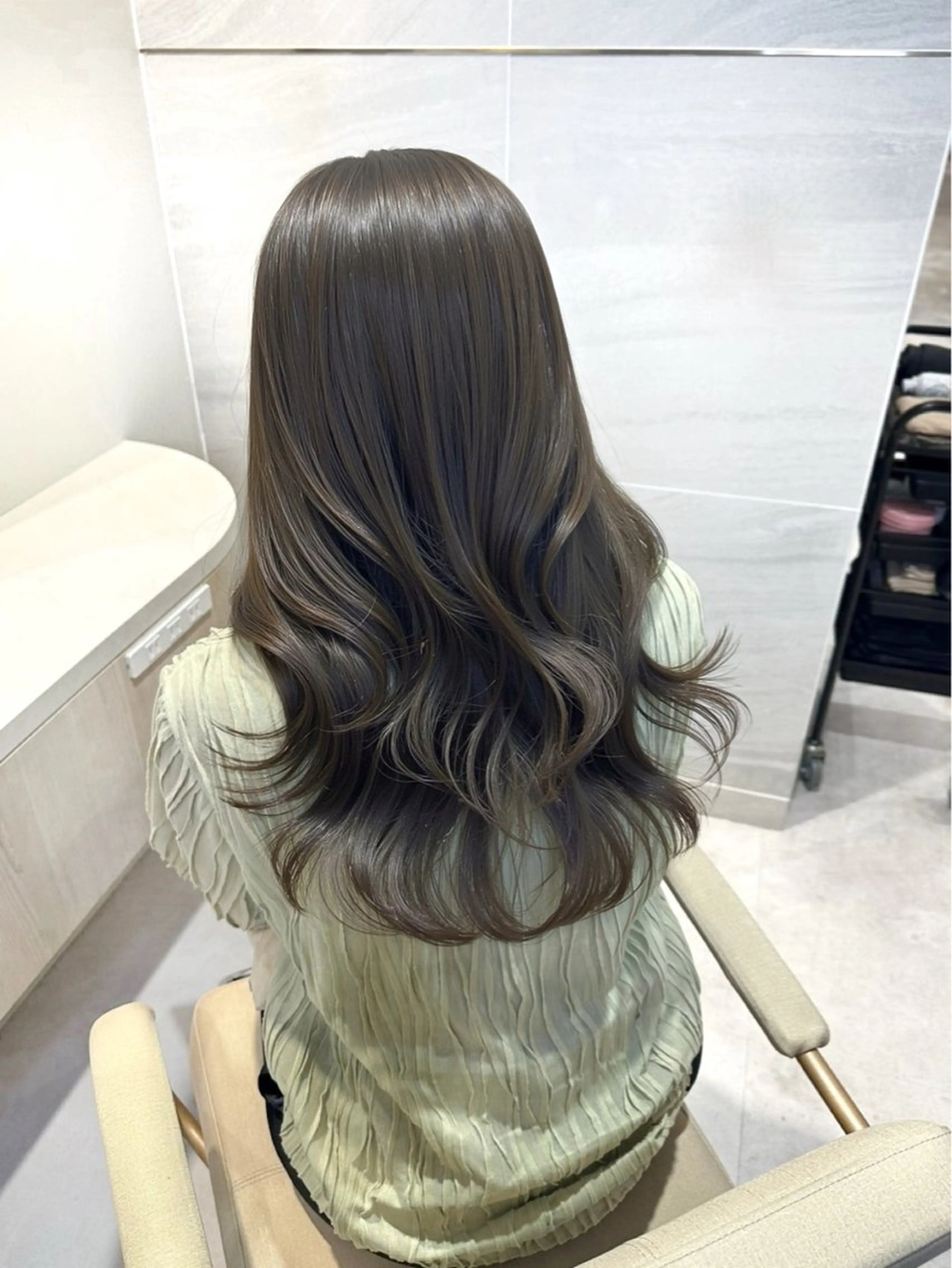 ロング カラー グレージュ イルミナカラー オリーブグレージュ オリーブグレー カット ヘアカラー トリートメント ブリーチなしダブル カラー🧸🐺陽介のヘアスタイル
