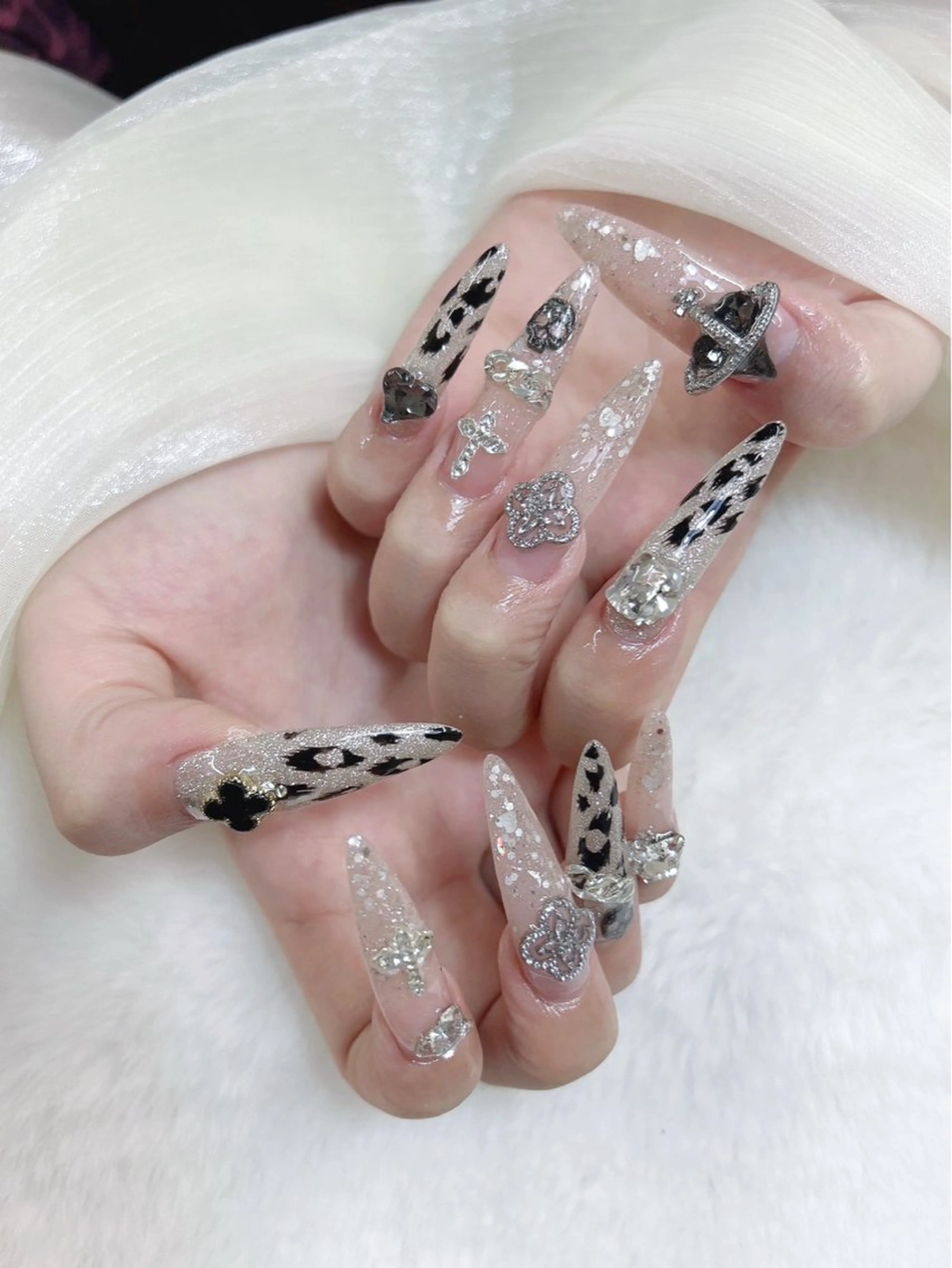 ネイル チークネイル フレンチネイル ハート キラキラネイル 韓国ネイル ハンドネイル Speraネイル 大宮店🎀のネイルデザイン