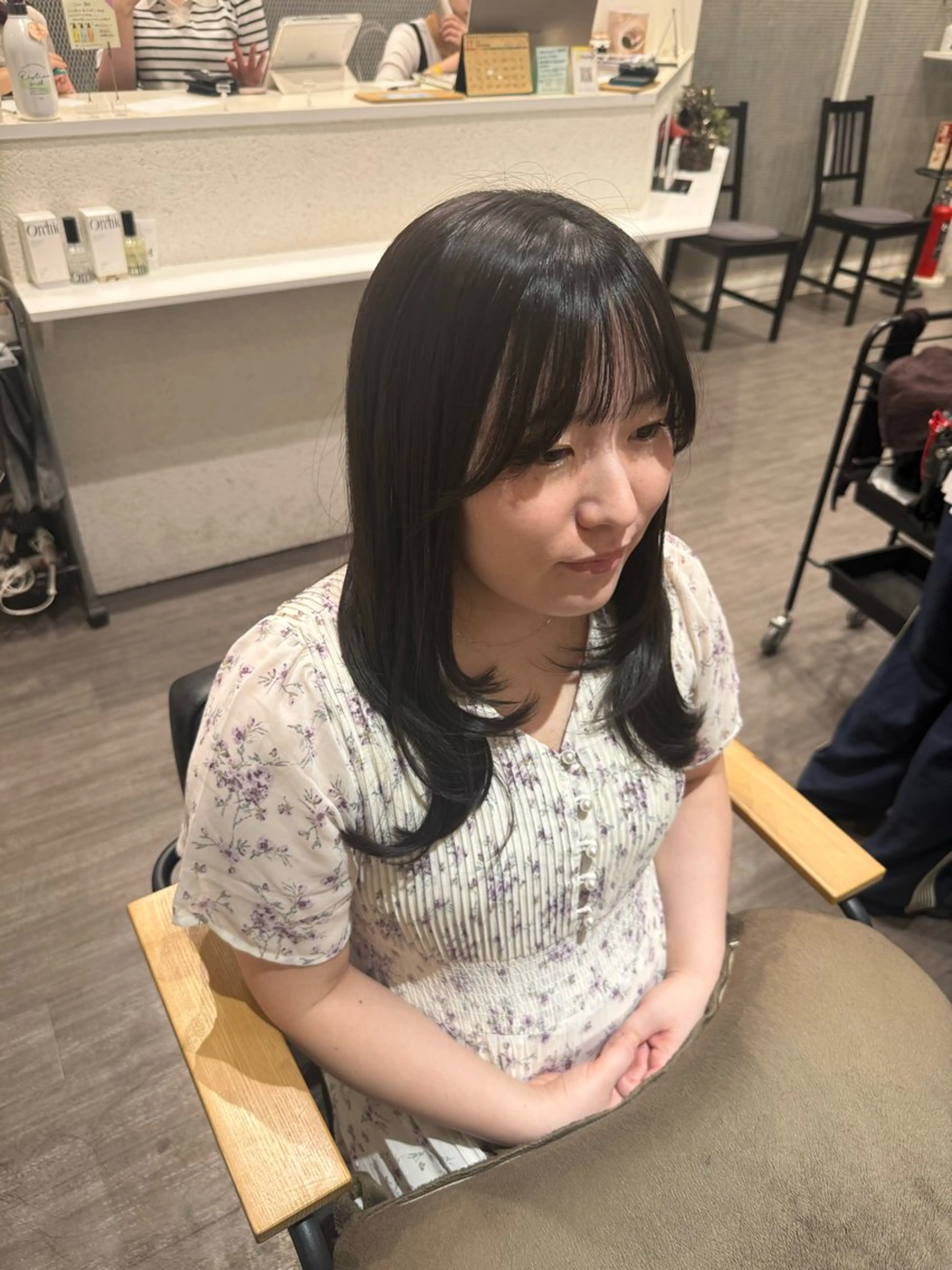 セミロング カラー レイヤーカット カット ヘアカラー トリートメント 上田 紗也のヘアスタイル