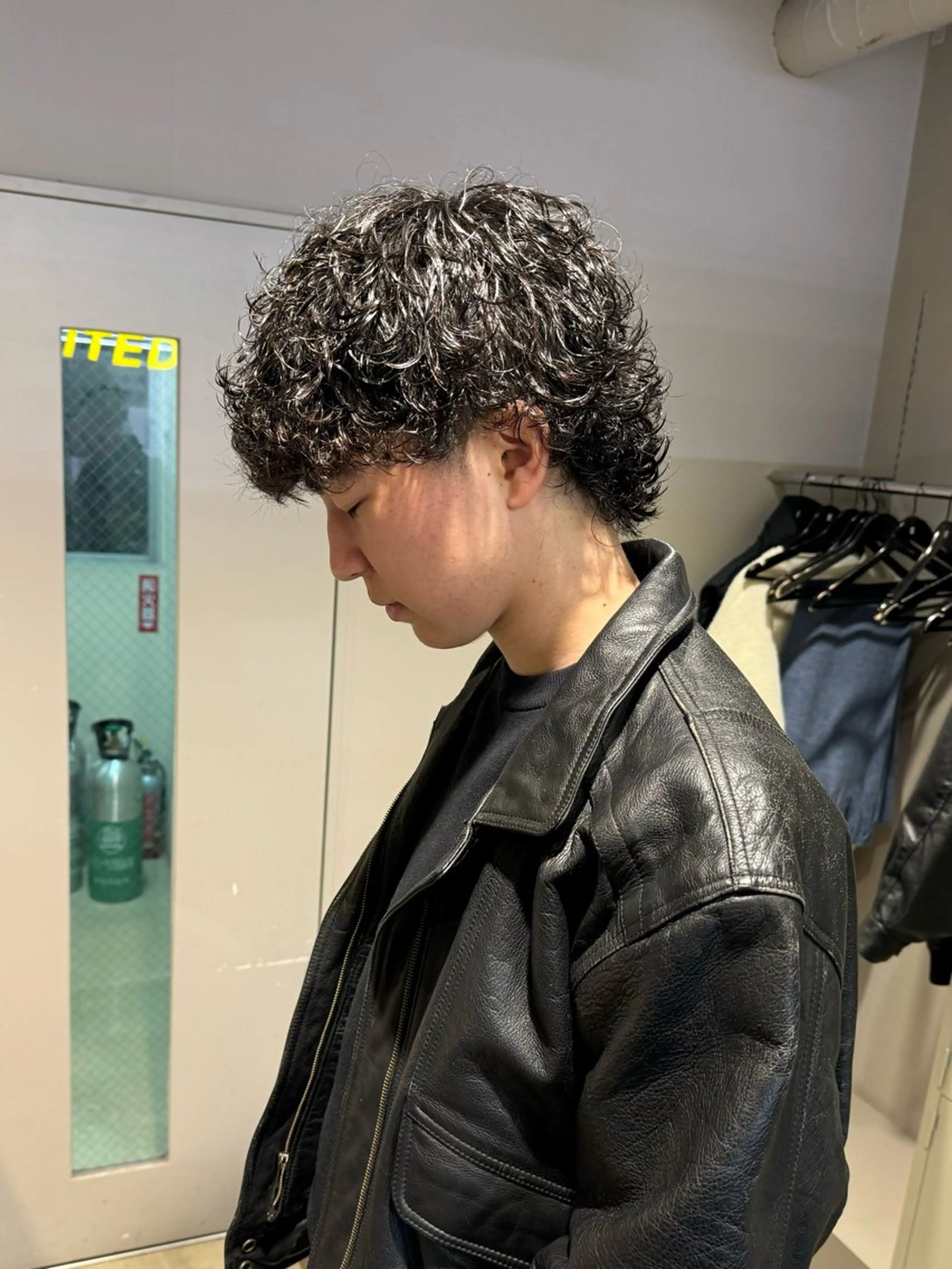 ミディアム パーマ ヘアアレンジ メンズ ミディアムパーマ メンズパーマ プードルパーマ プードルパーマ カット パーマ トリートメント ヘッドスパ ヘアセット 顔まわりカット の達人のヘアスタイル