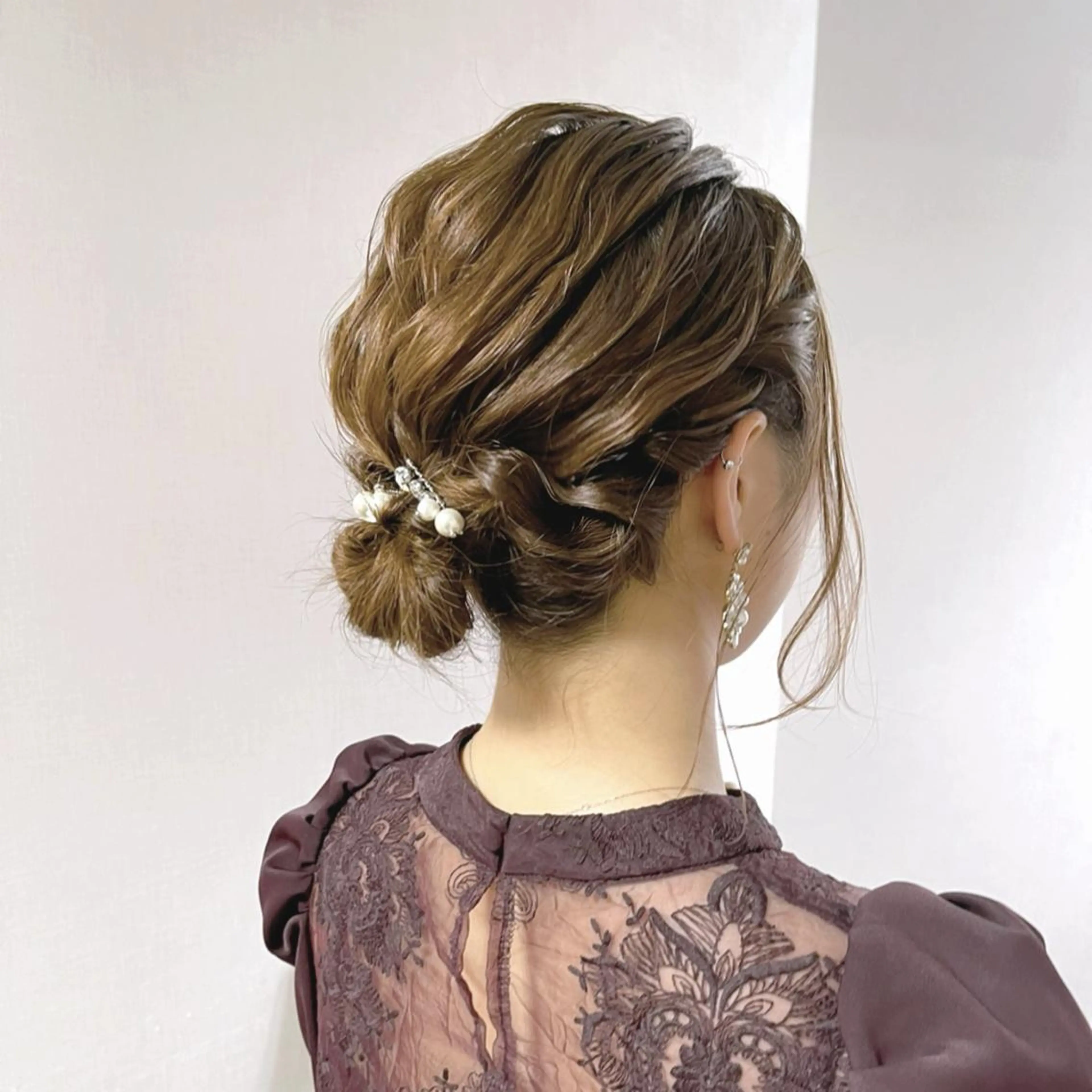 ヘアアレンジ お団子ヘア 結婚式・ブライダル ヘアセット 松井那津子 /ハイライトブリーチのヘアスタイル
