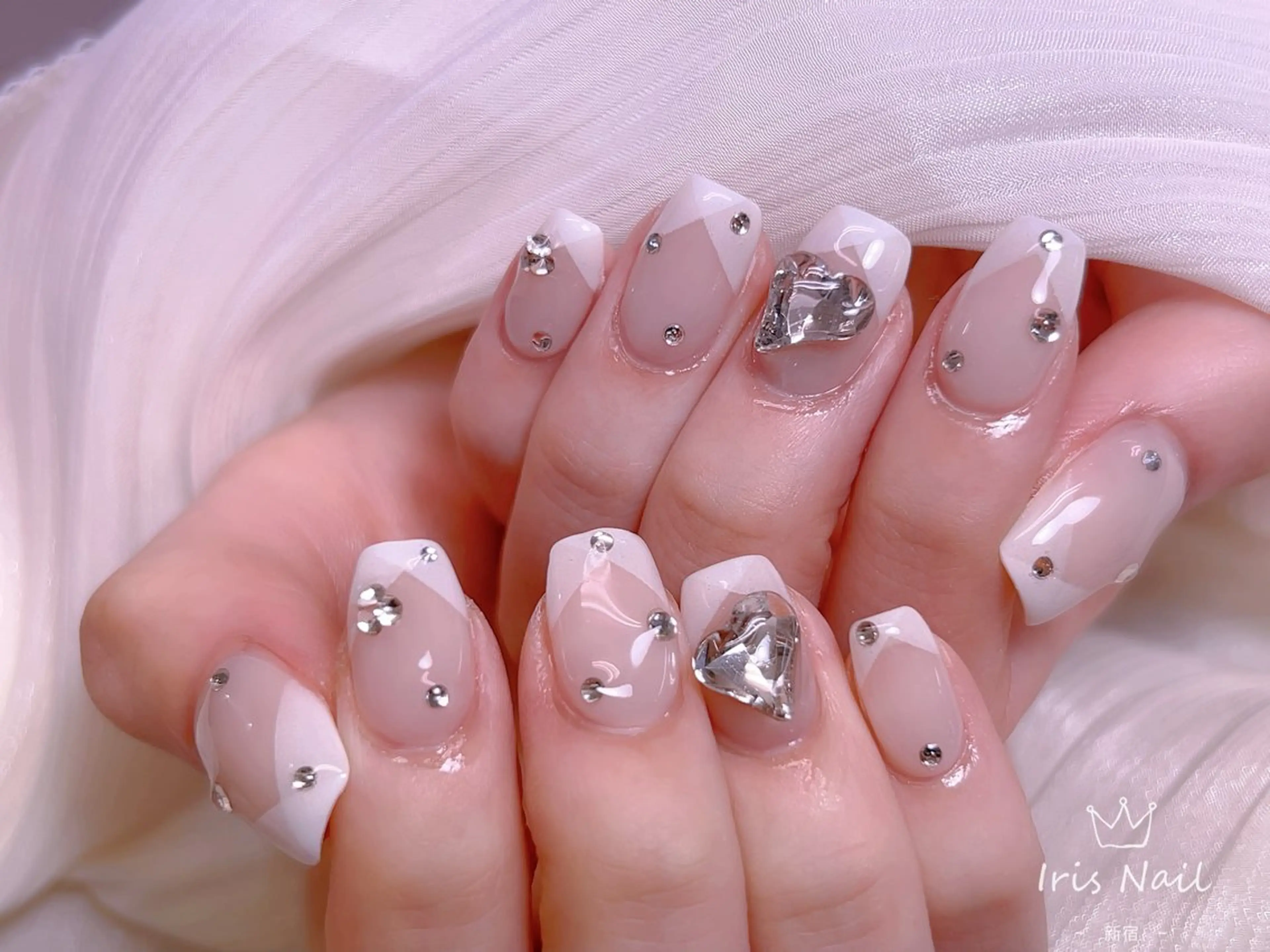 ネイル フレンチネイル ジェルネイル グラデーション 韓国ネイル マグネットネイル ハンドネイル 【長さ出し】 IRIS NAILのネイルデザイン