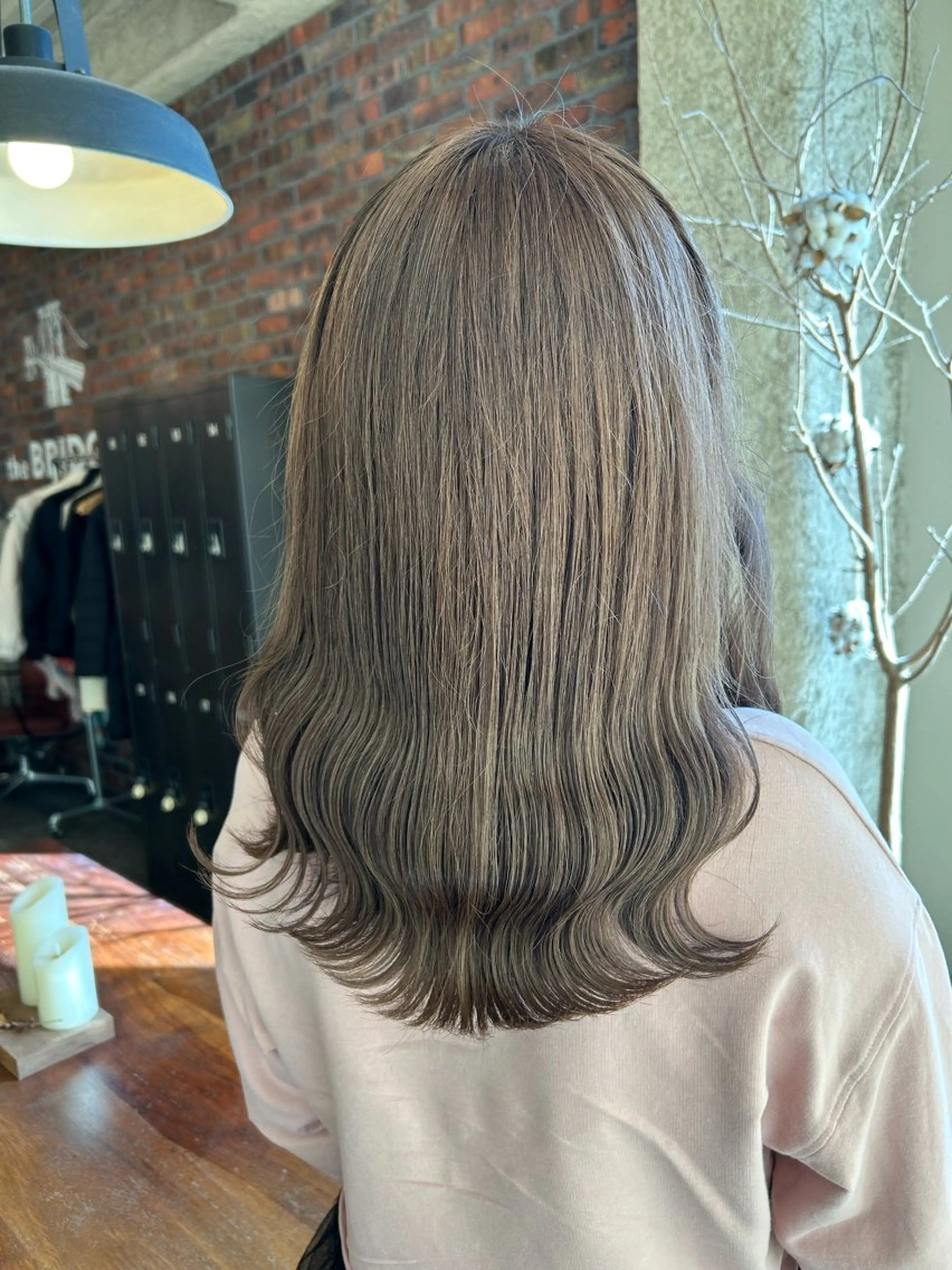 ショート カラー グレージュ ヘアカラー the BRIDGE 加藤みのりのヘアスタイル