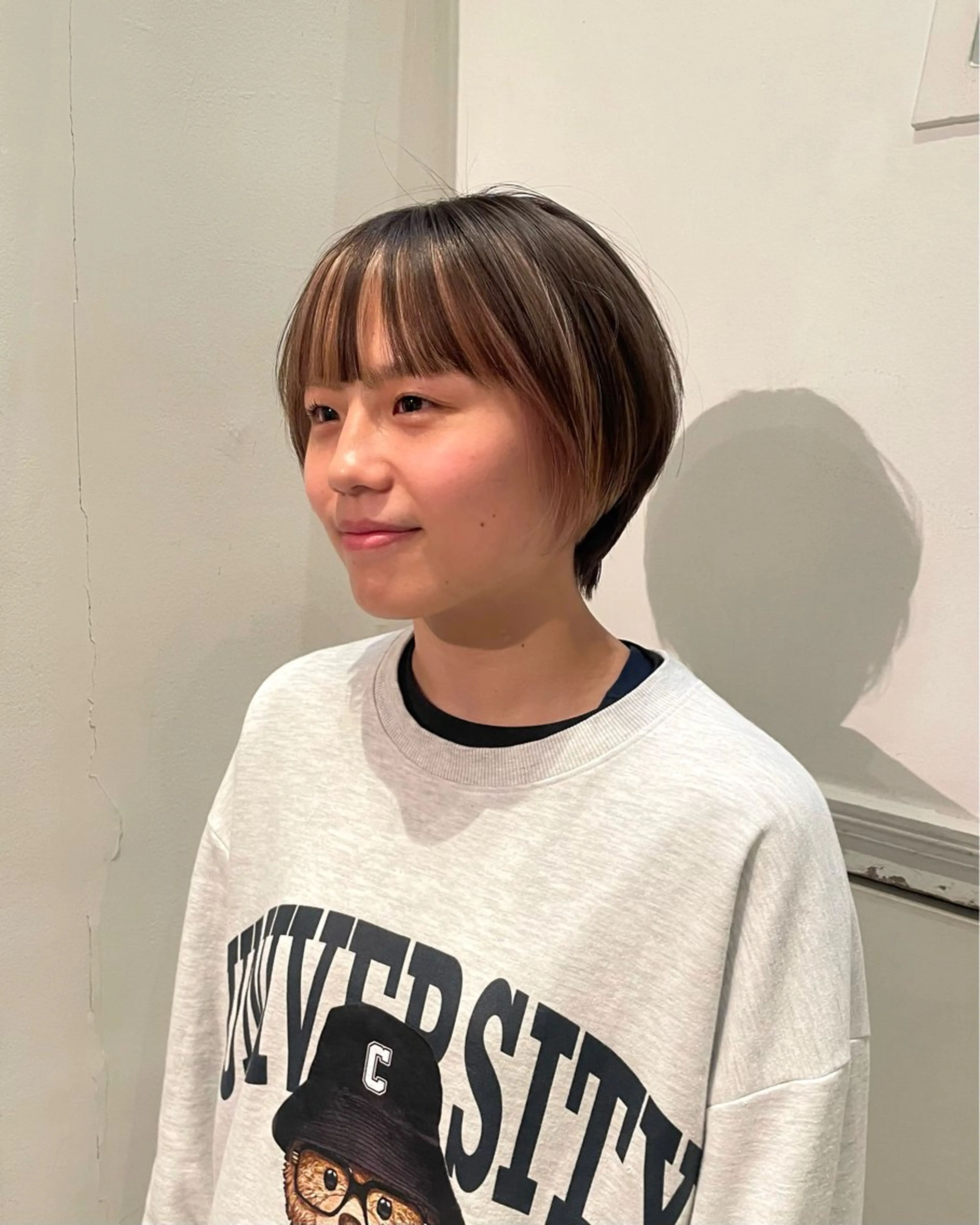 ショート カラー カット ヘアカラー トリートメント 向坂 亜美のヘアスタイル