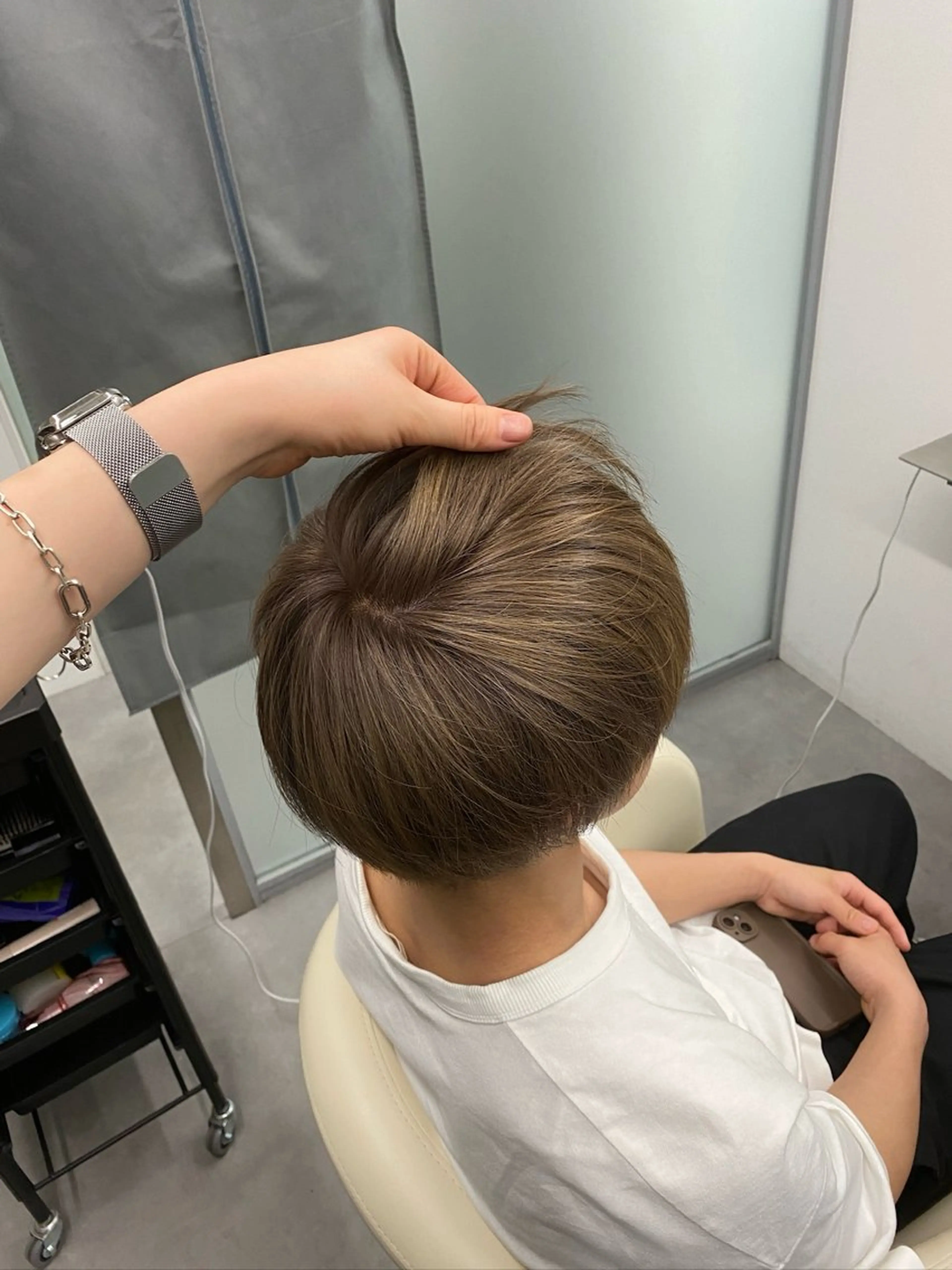 ショート カラー メンズ メンズブリーチ メンズ韓国風 ブリーチ グレージュ ミルクティーグレージュ カット ヘアカラー トレンド大人韓国風 shinoのヘアスタイル
