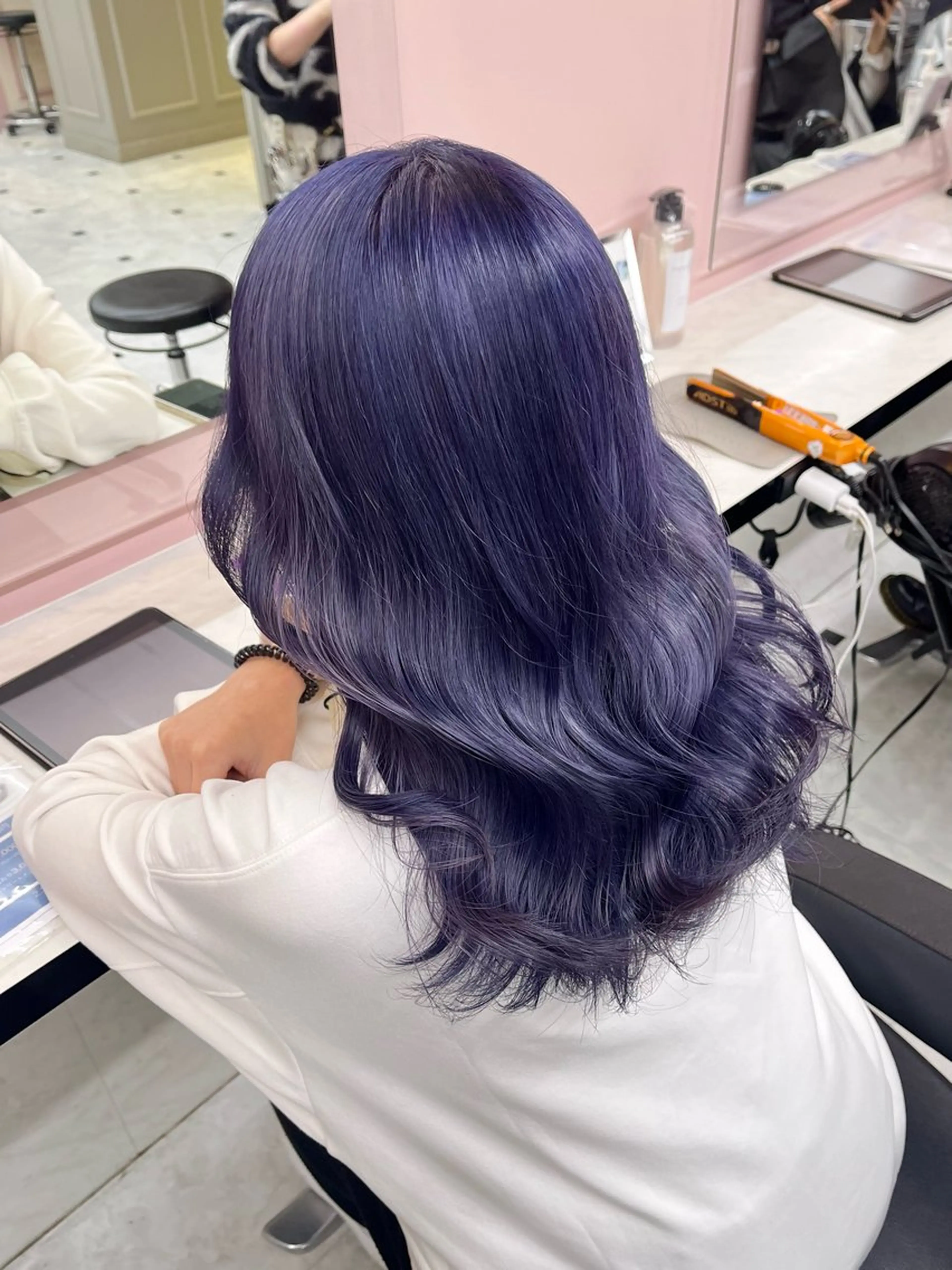 セミロング カラー ヘアアレンジ 🍒透明感カラー🌨 🥕ハイトーンカラーのヘアスタイル