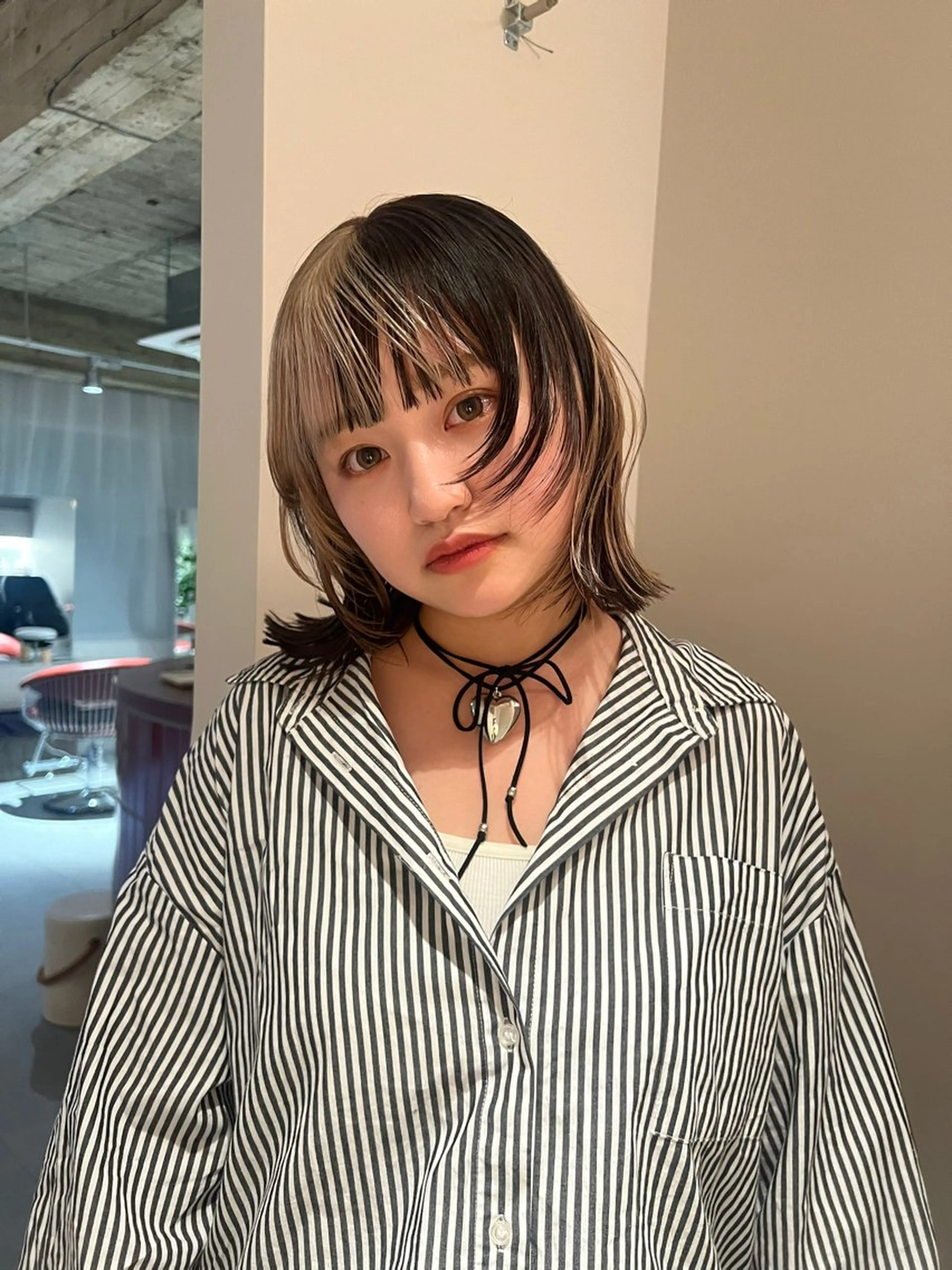 ミディアム カラー 伊藤 美咲のヘアスタイル
