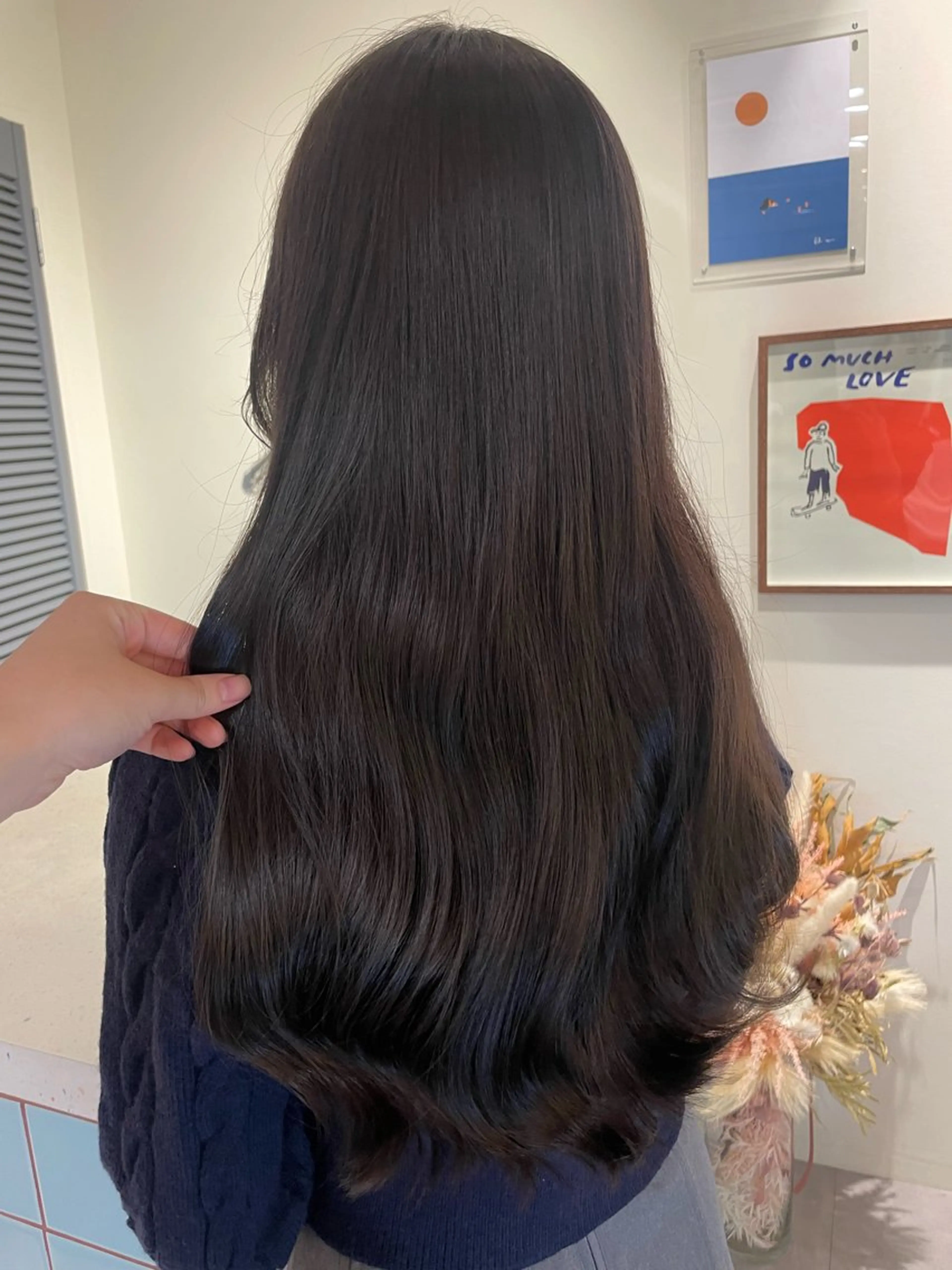 ロング カラー アッシュ ダークグレー ダークグレージュ グレージュ トリートメント ヘアカラー トリートメント 若月 あやかのヘアスタイル