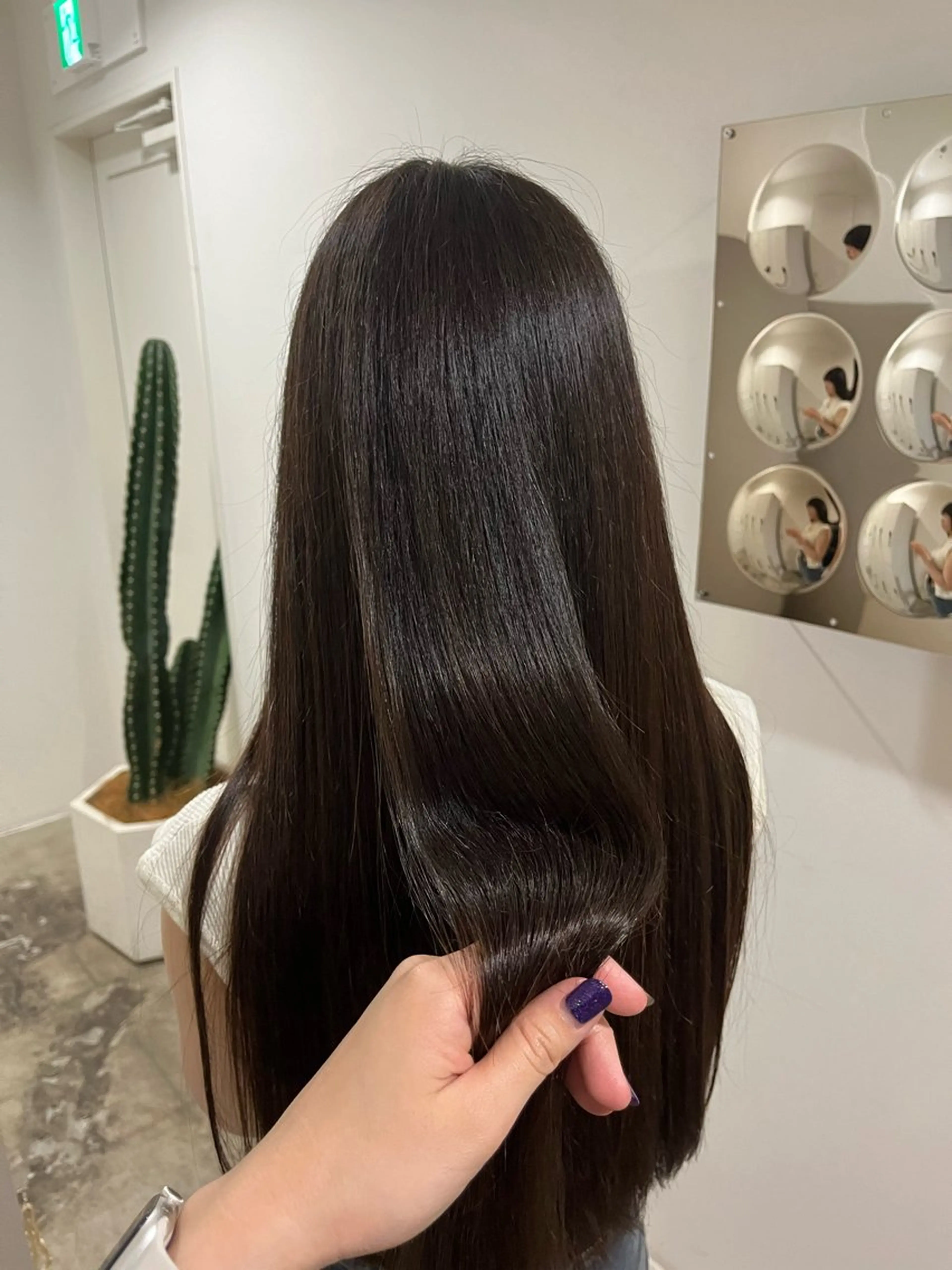 ロング ヘアカラー トリートメント 岡田 琉花のヘアスタイル
