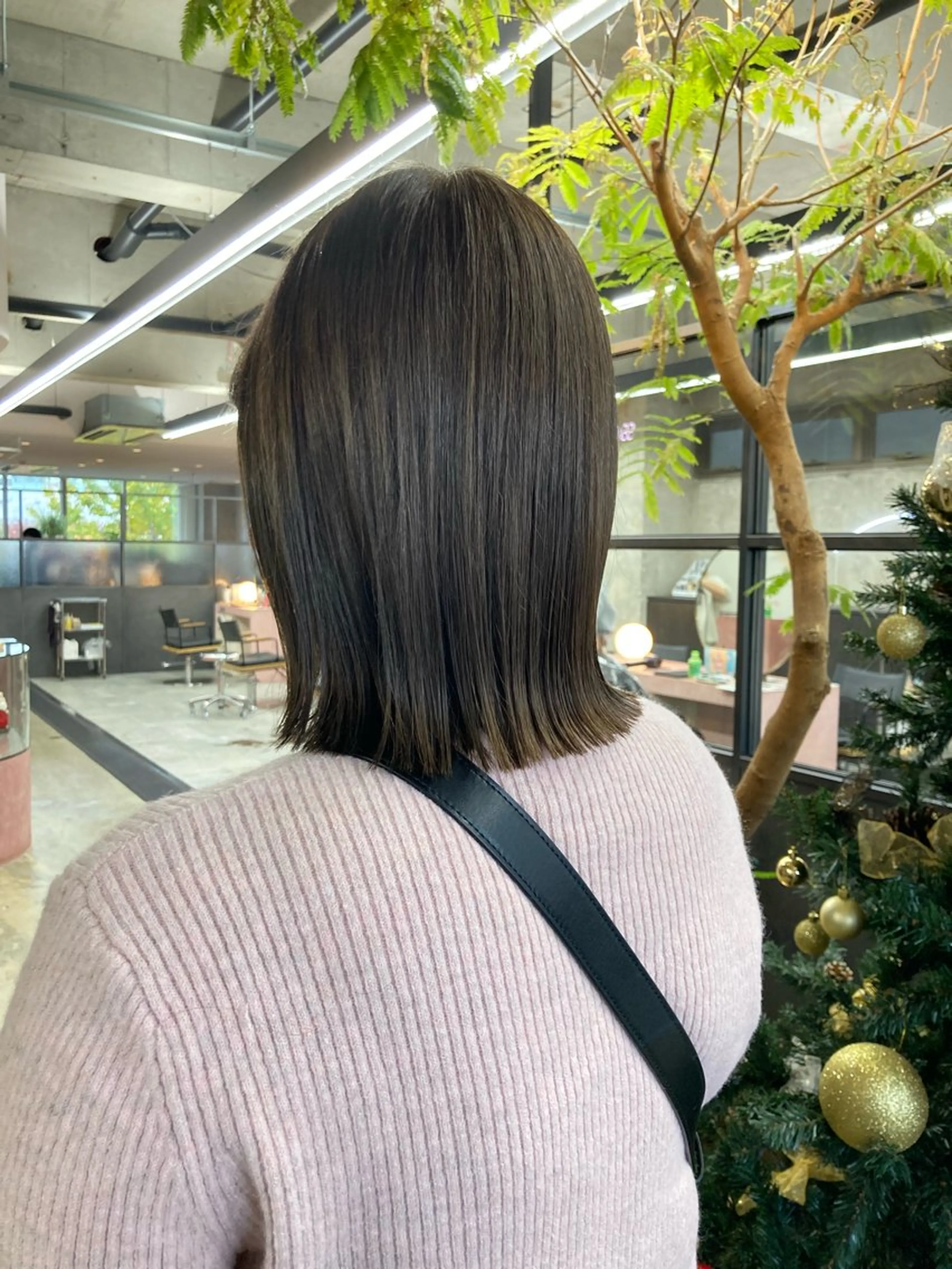 ミディアム カラー ブリーチ グレージュ ブリーチなしカラー カット ヘアカラー 小木曽智美 /ボブ/ショートのヘアスタイル