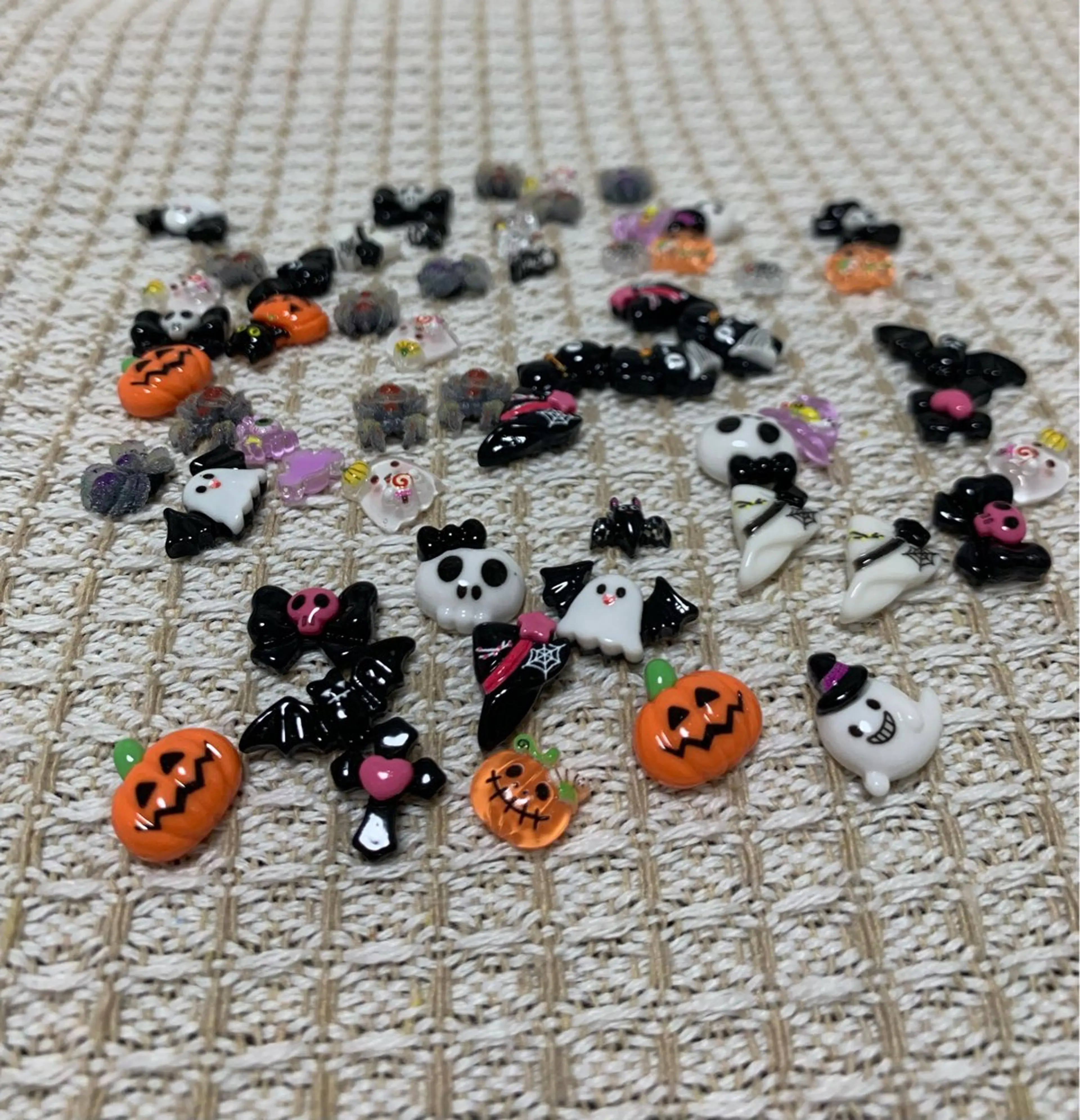🎃ハロウィンネイルで指先も可愛く変身✨おばけやカボチャのアートで10月だけの特別デザイン💅👻🕸️の写真