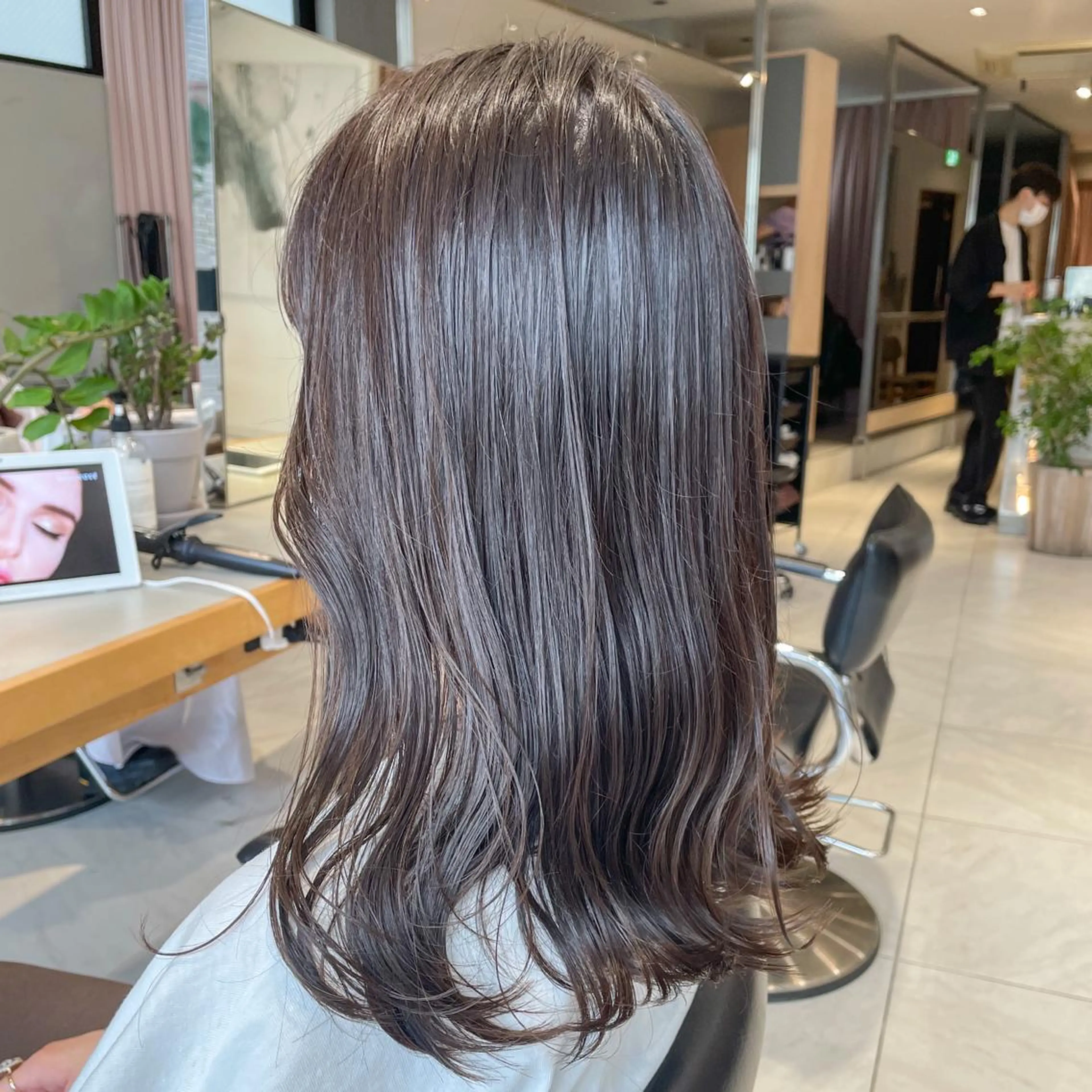 ミディアム カラー 圧倒的透明感カラー nana🦕のヘアスタイル