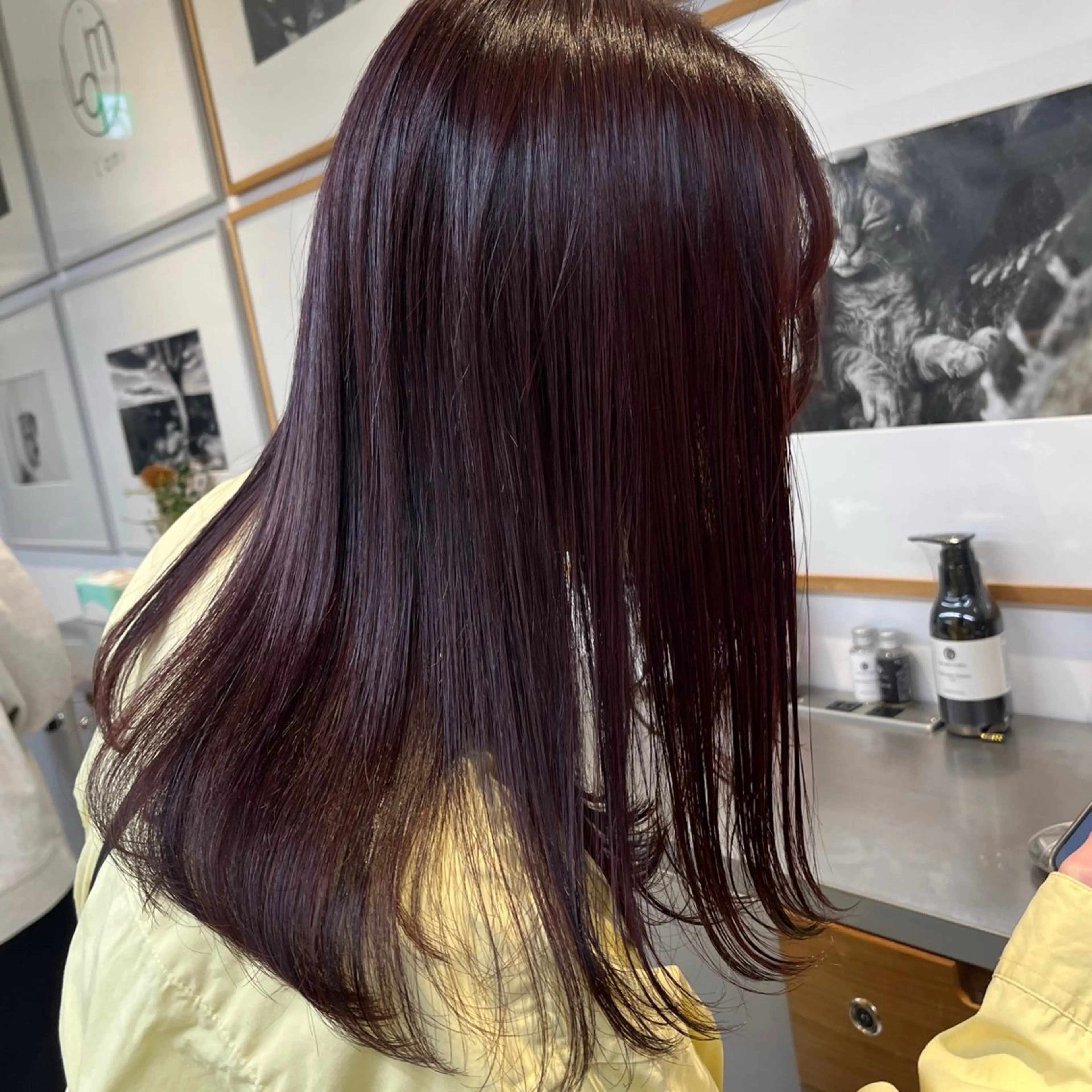 セミロング カラー ボルドーカラー ブラウンカラー カシス ピンクカラー レッドカラー ヘアカラー トリートメント ヘッドスパ ヘアセット カジュアルを女っぽく 𝗮𝘆𝗮𝗰𝗼のヘアスタイル