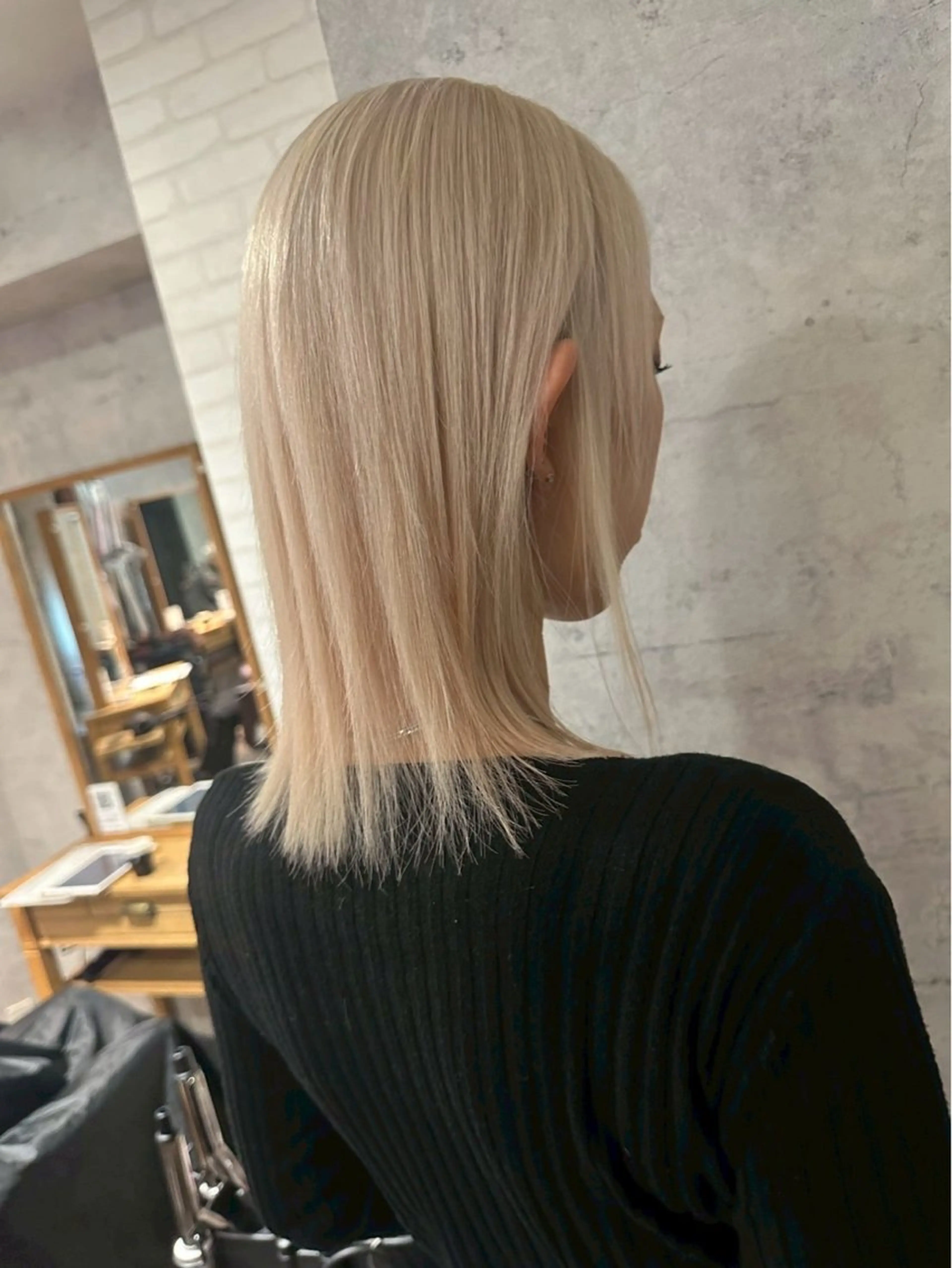 ミディアム カラー ブリーチ ブロンド ケアブリーチ ヘアカラー トリートメント ハイトーン/デザイン 新宿👩‍🦳戸羽のヘアスタイル