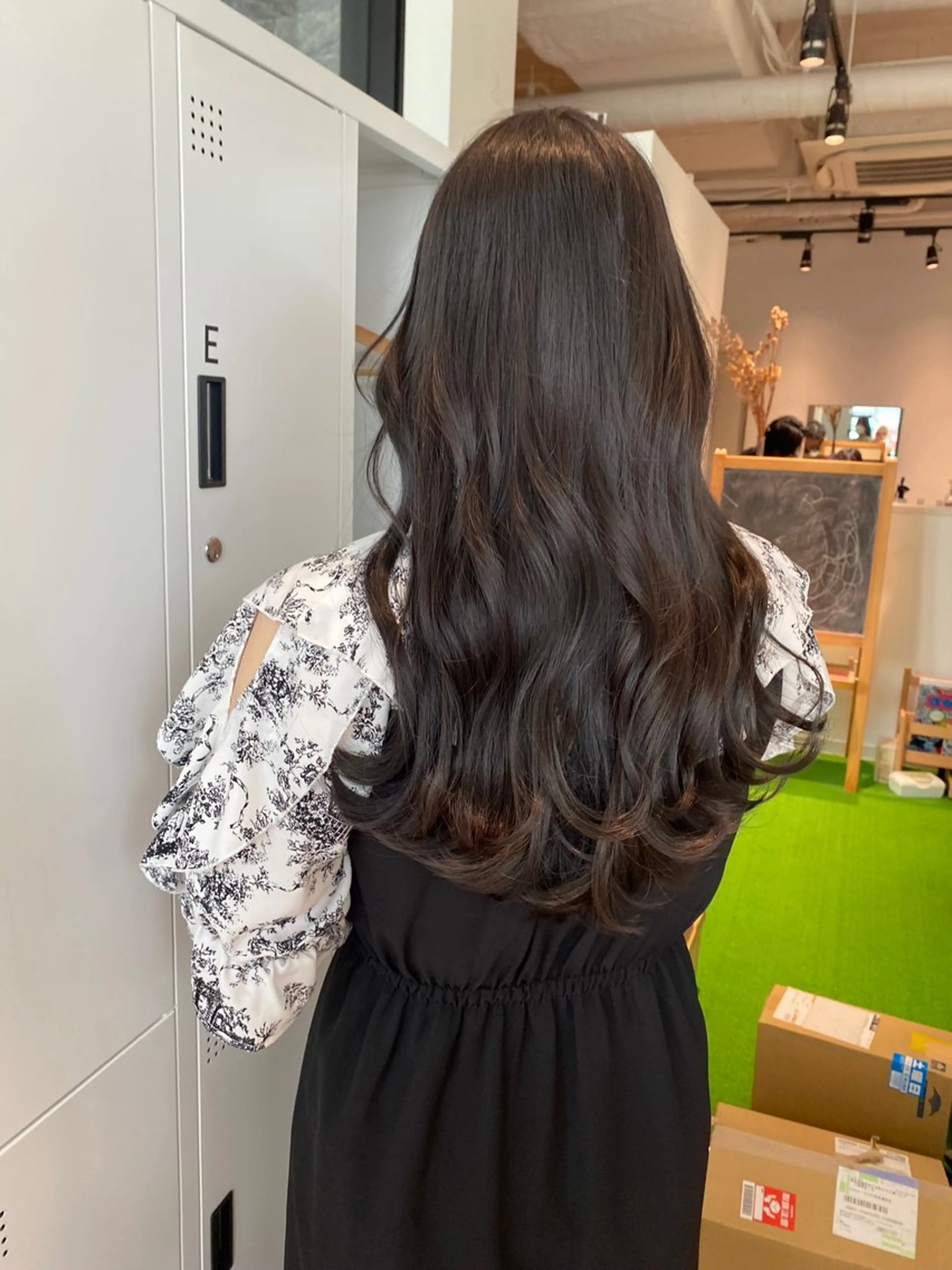 ロング カラー 透明感カラー グレージュ ヘアカラー トリートメント オスズ 🎀´-のヘアスタイル