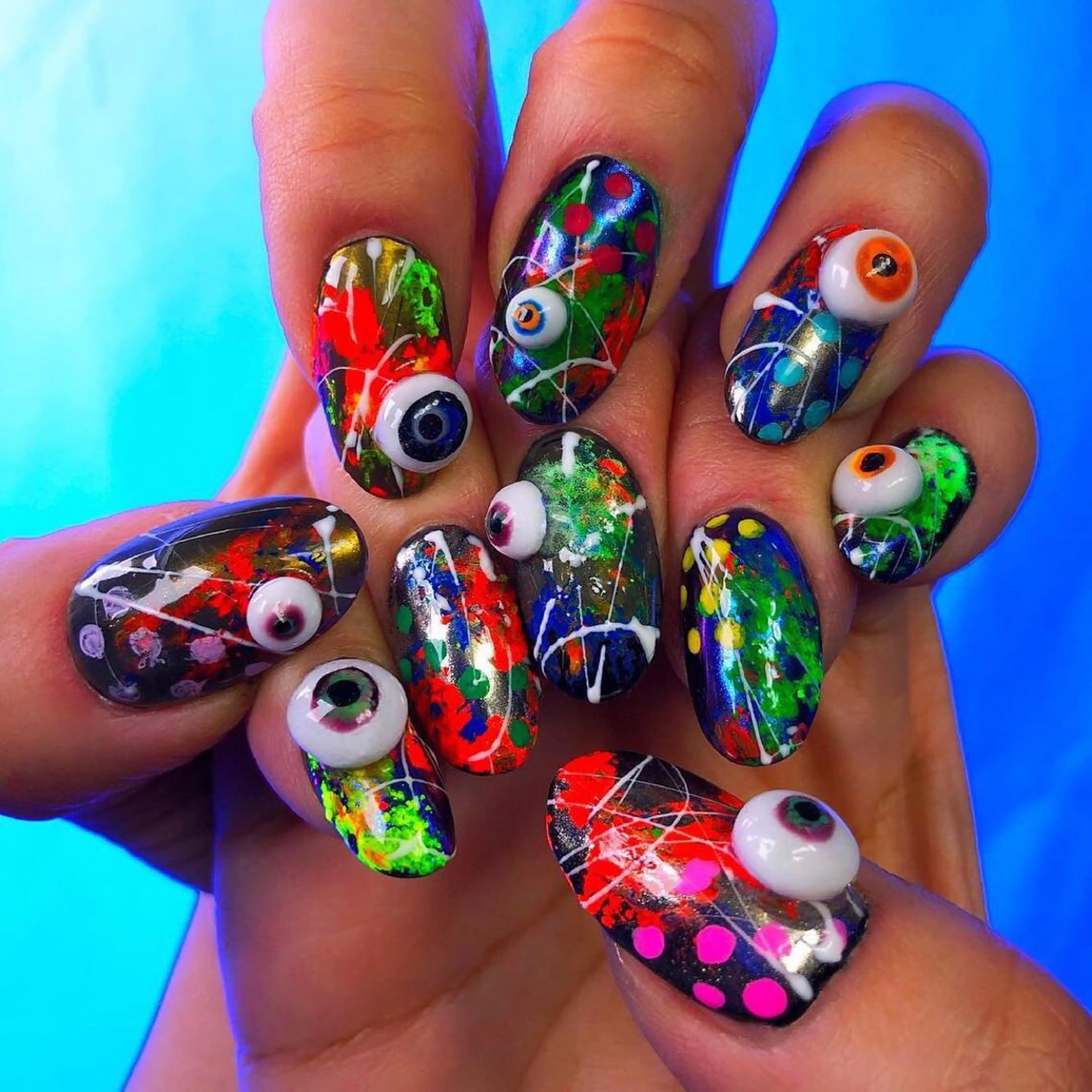 超個性的なネイルアート☆ 蛍光色を多用しているので、ブラックライト
